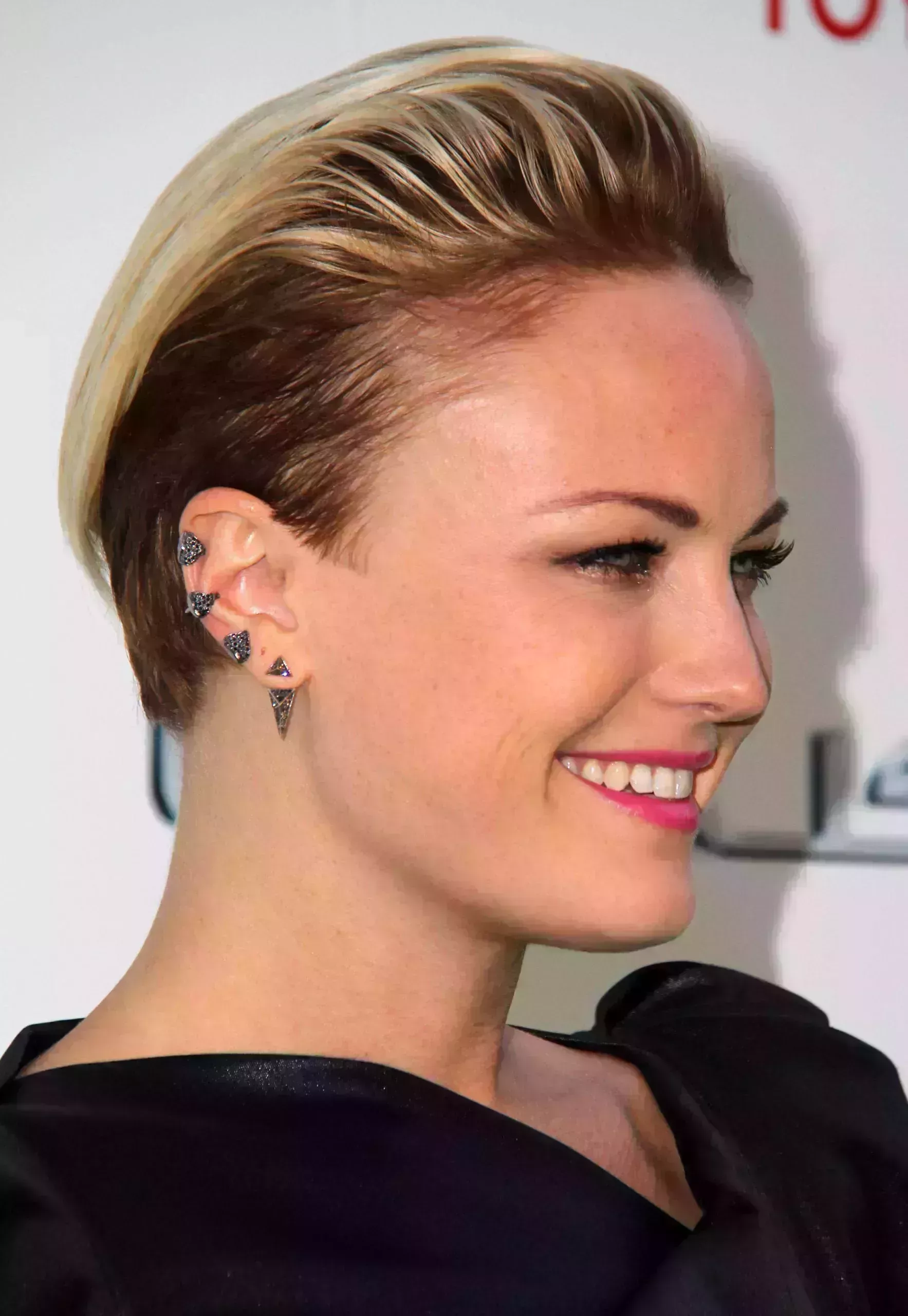 Malin Akerman’s Double-Toned Undercut