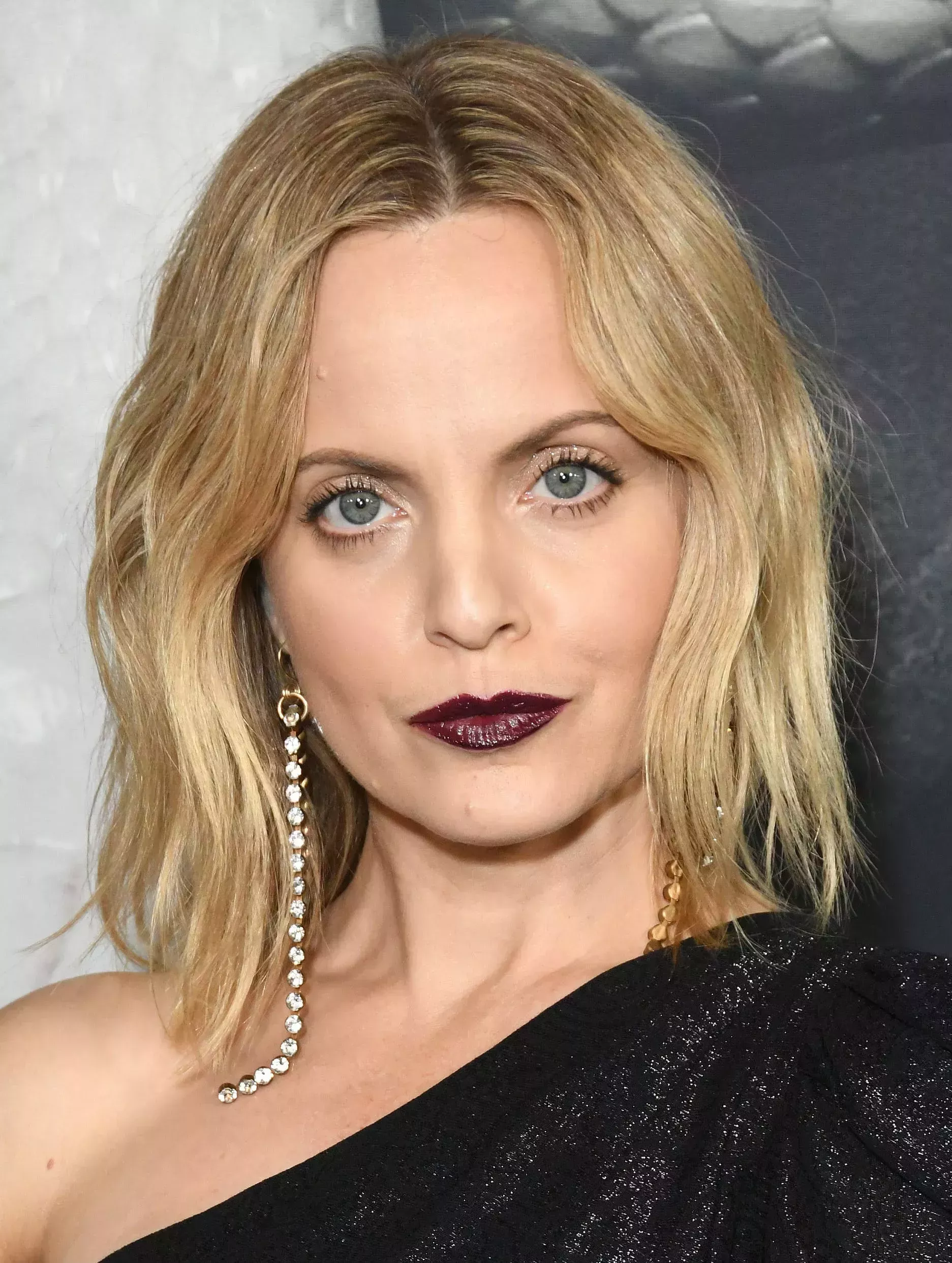 Mena Suvari’s Long Bob