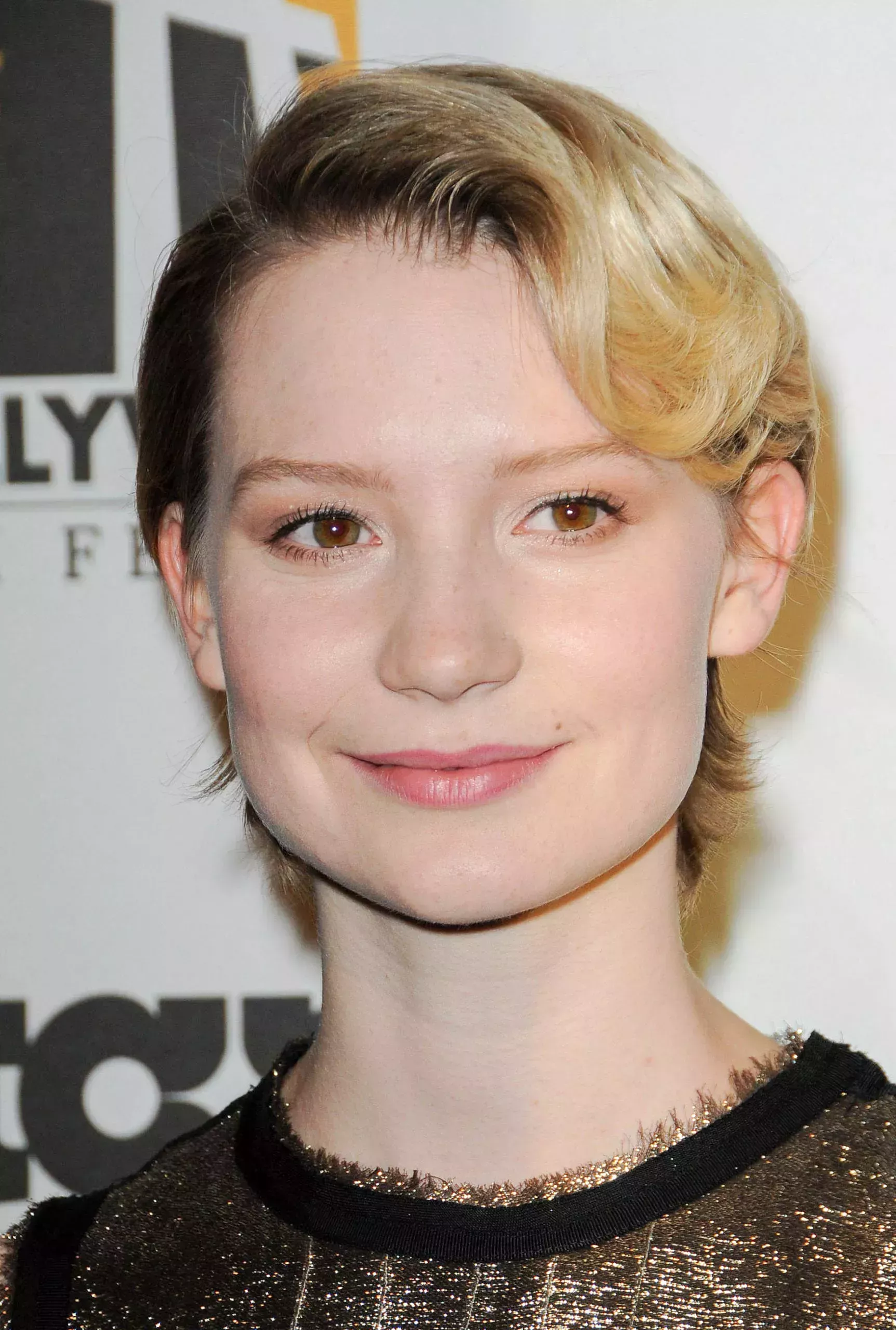 Mia Wasikowska’s Short Crop
