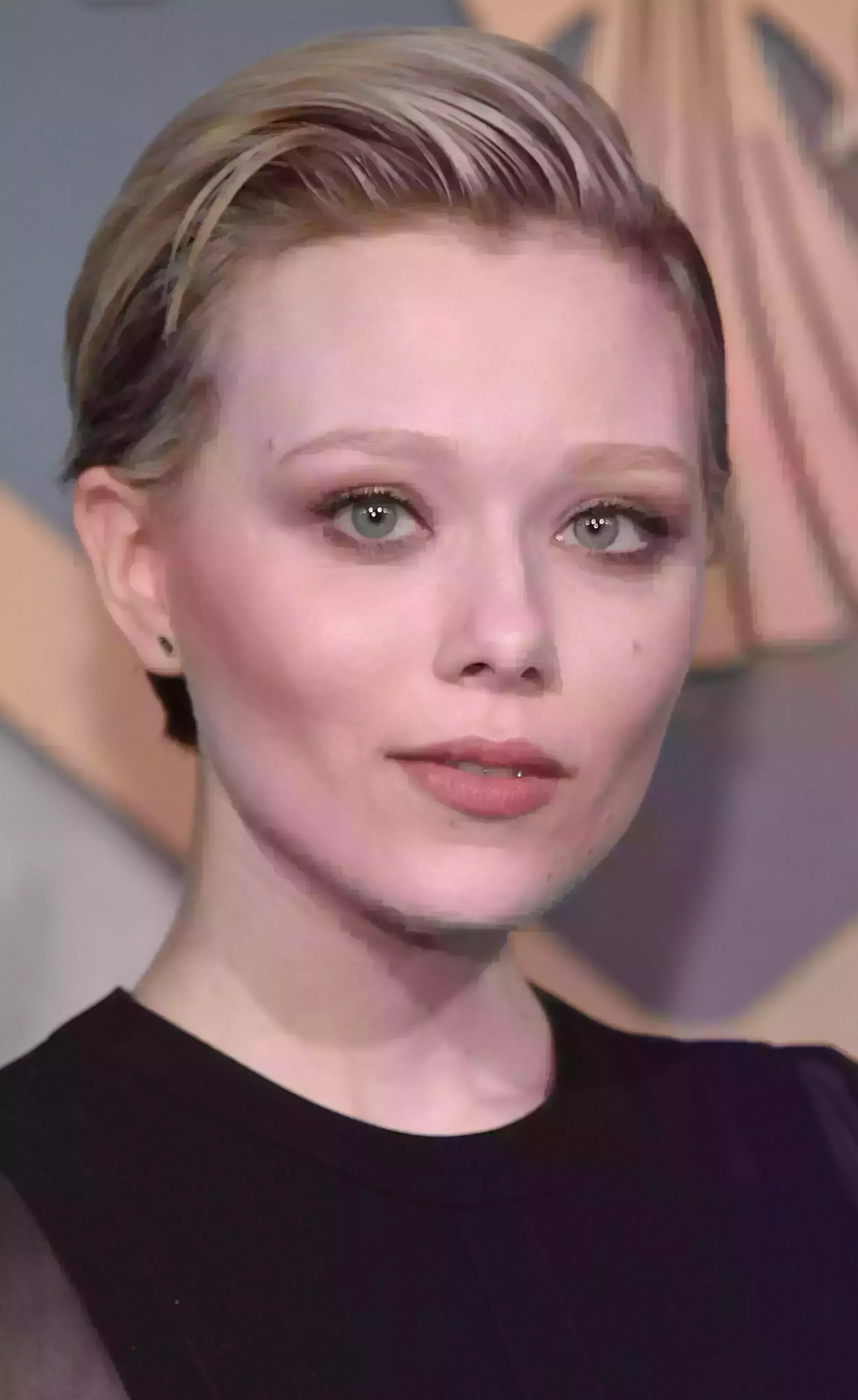 Ivanna Sakhno’s Short Crop with Silvery Blonde Highlights