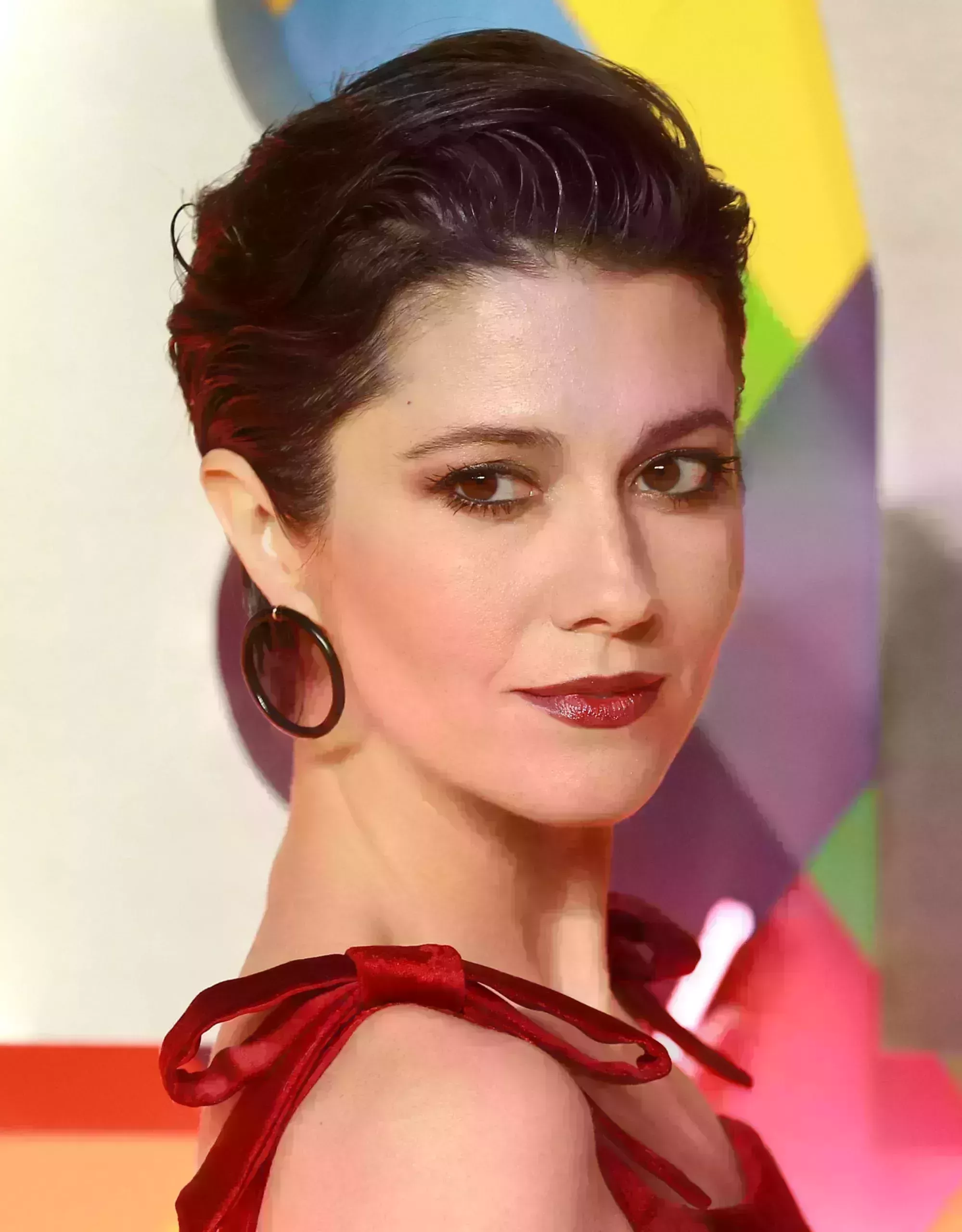 Mary Elizabeth Winstead’s Wavy Short Crop