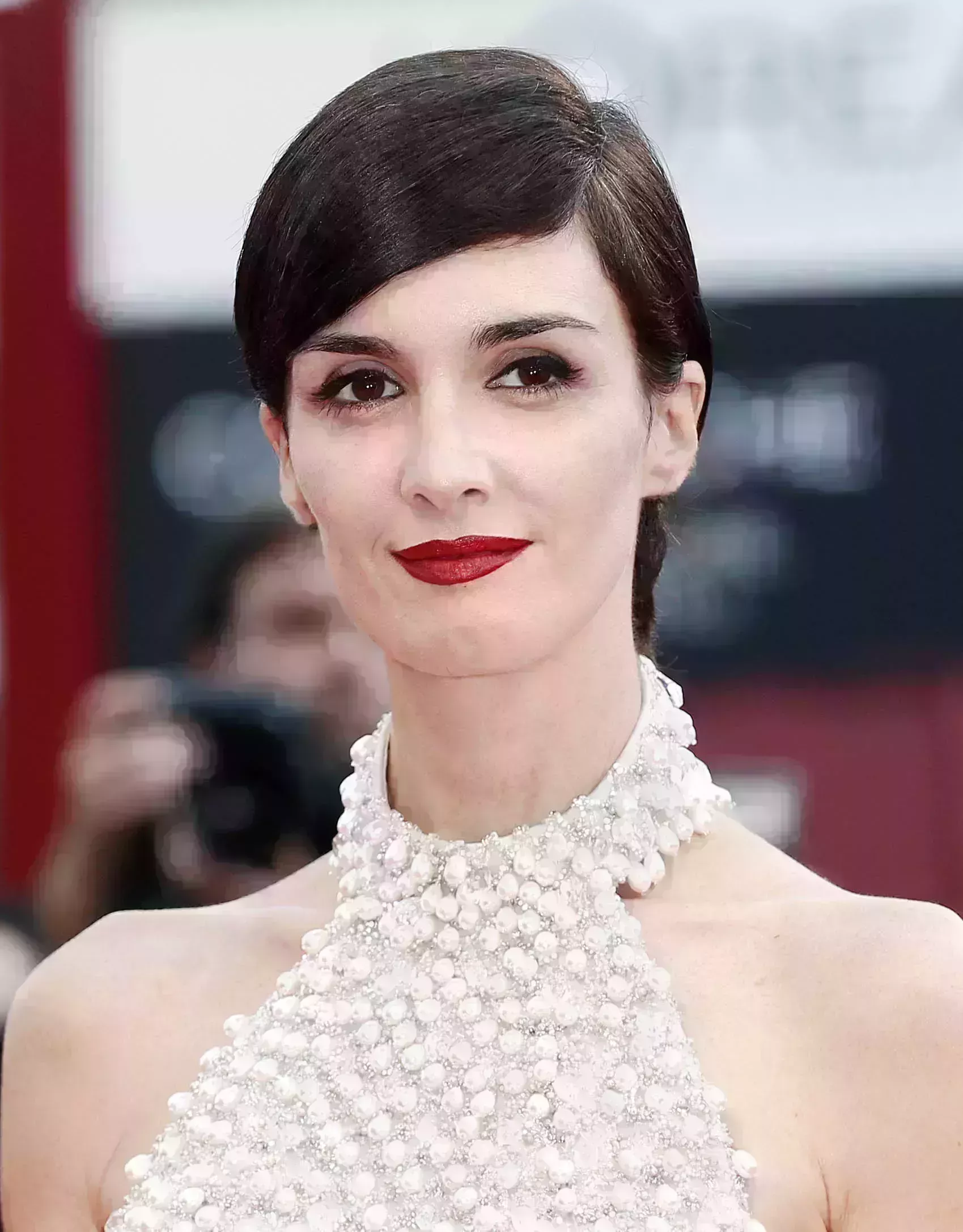 Paz Vega’s Short Scissor Crop