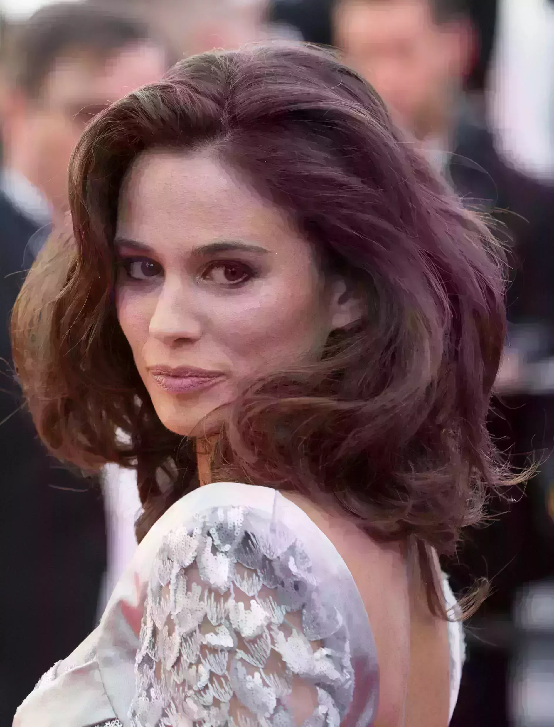 Lucie Lucas’ Layered Medium Hairstyle