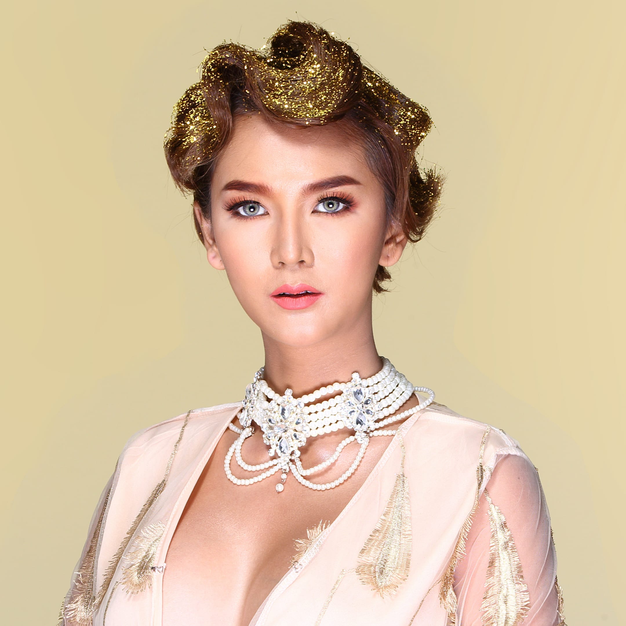 Cómo perfeccionar la tendencia brillante de esta temporada: la "Partida de purpurina