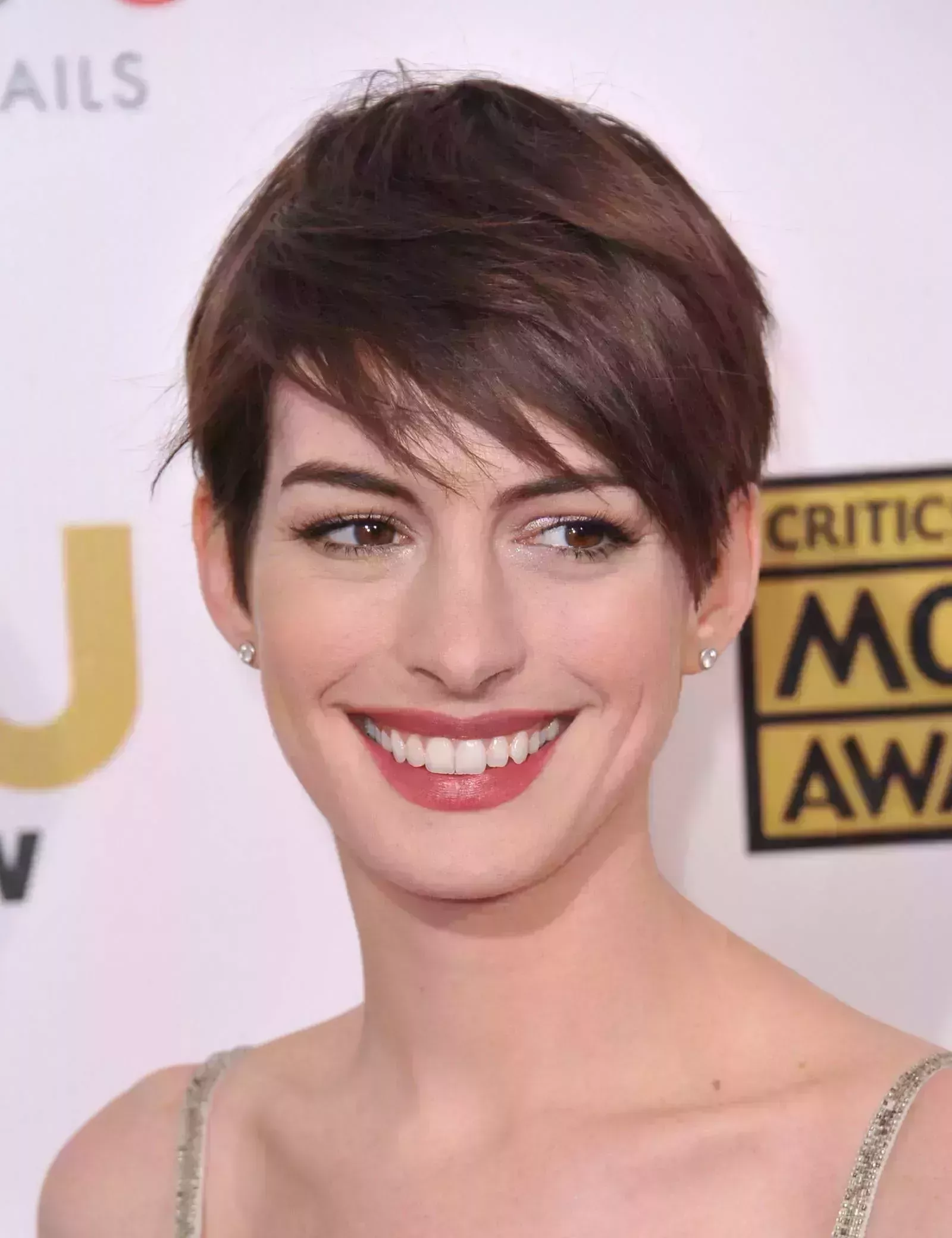Anne Hathaway pixie haircut
