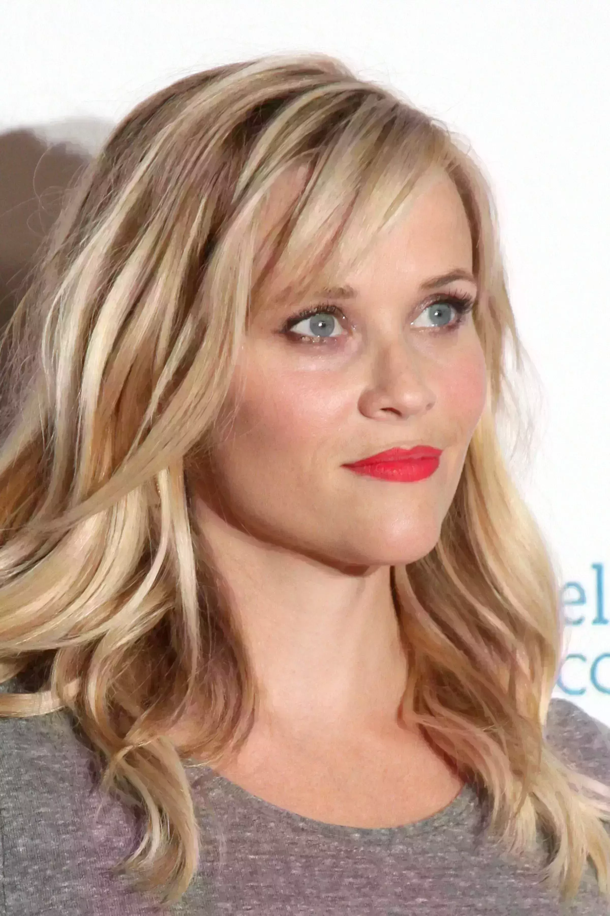 Reese Witherspoon’s Blonde Balayage Waves
