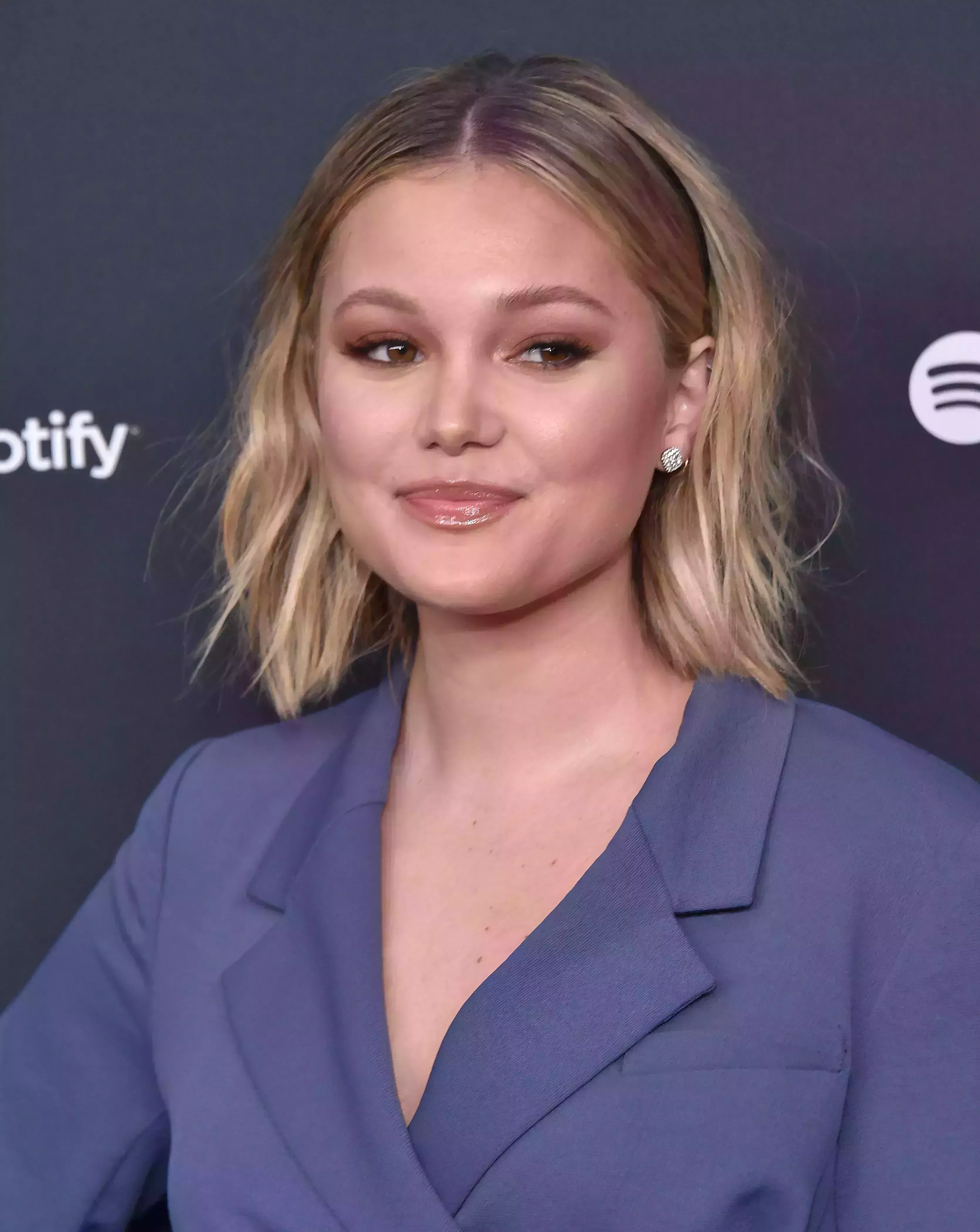 Olivia Holt’s Blonde Balayage on Short Hair