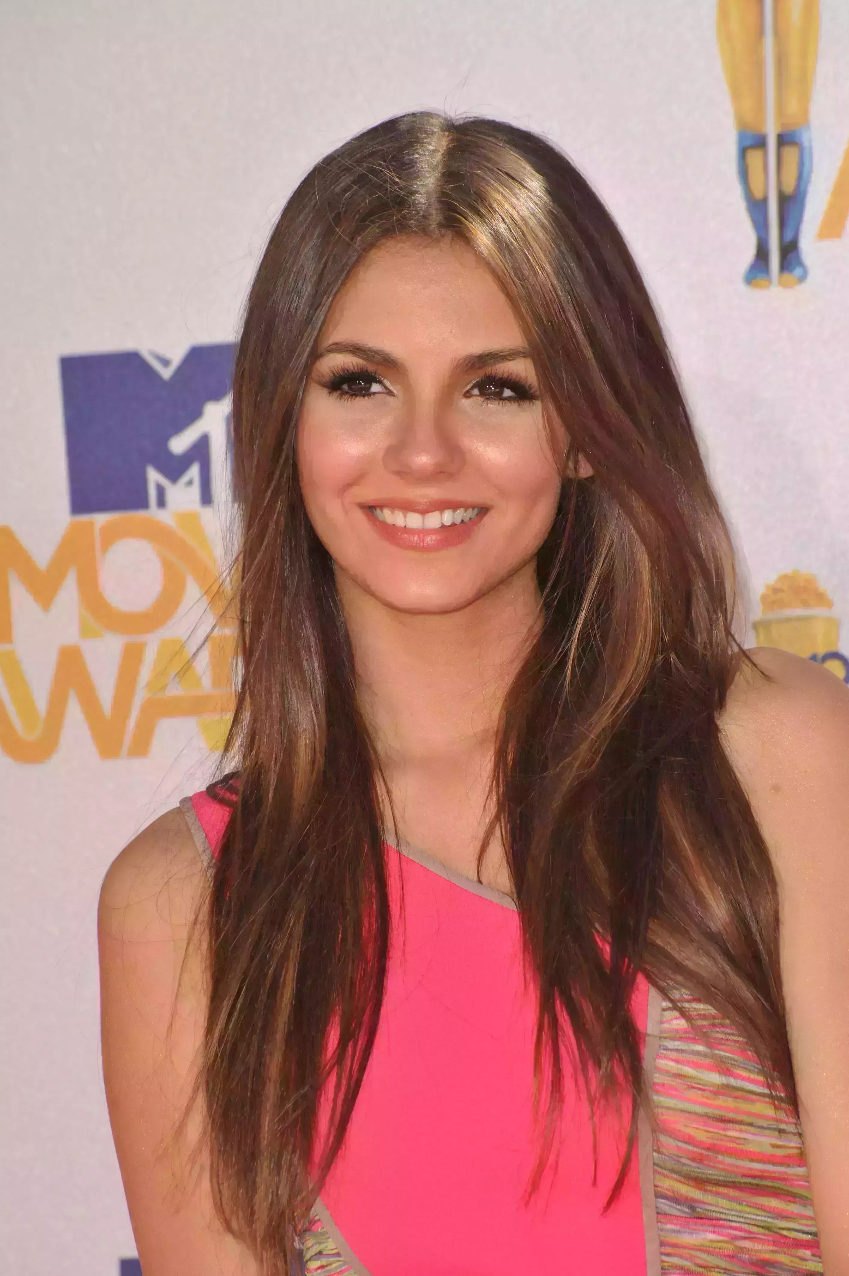 Victoria Justice’s Chocolate Brown Hair with Red Highlights