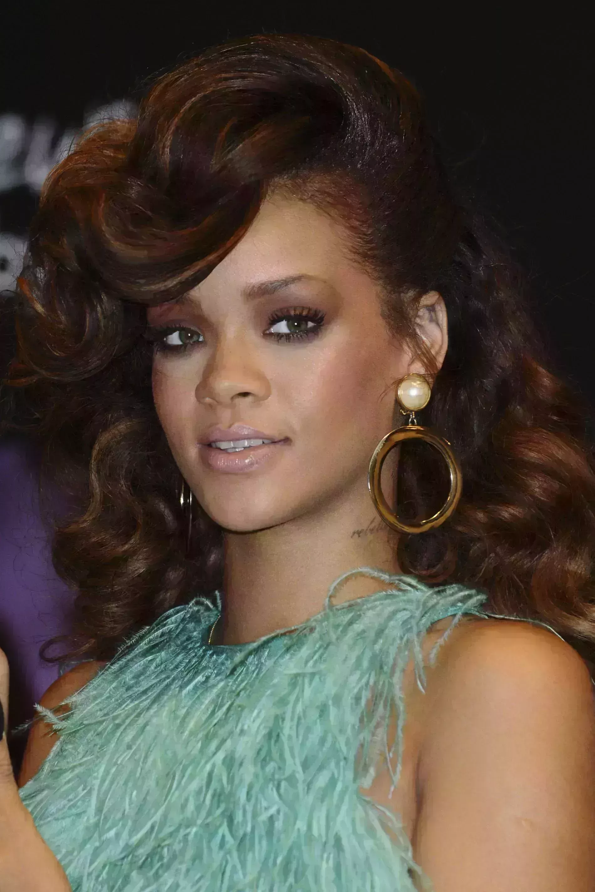 Rihanna’s Chocolate Brown Hair with Highlights