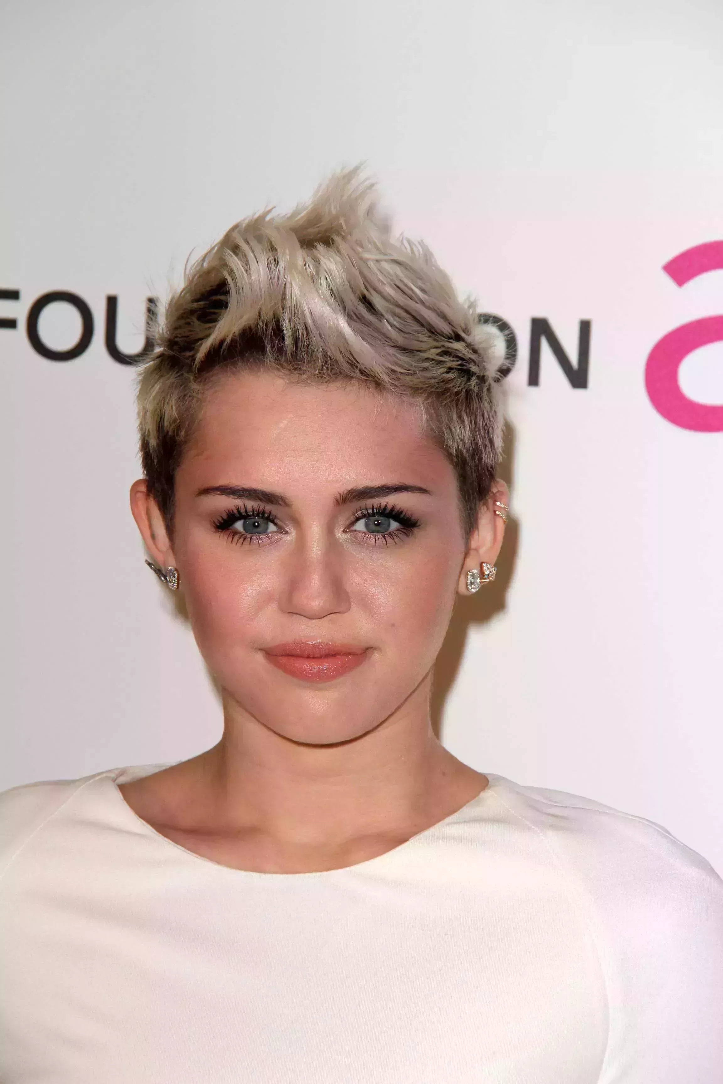Miley Cyrus’ Silver Faux Hawk with Dark Roots