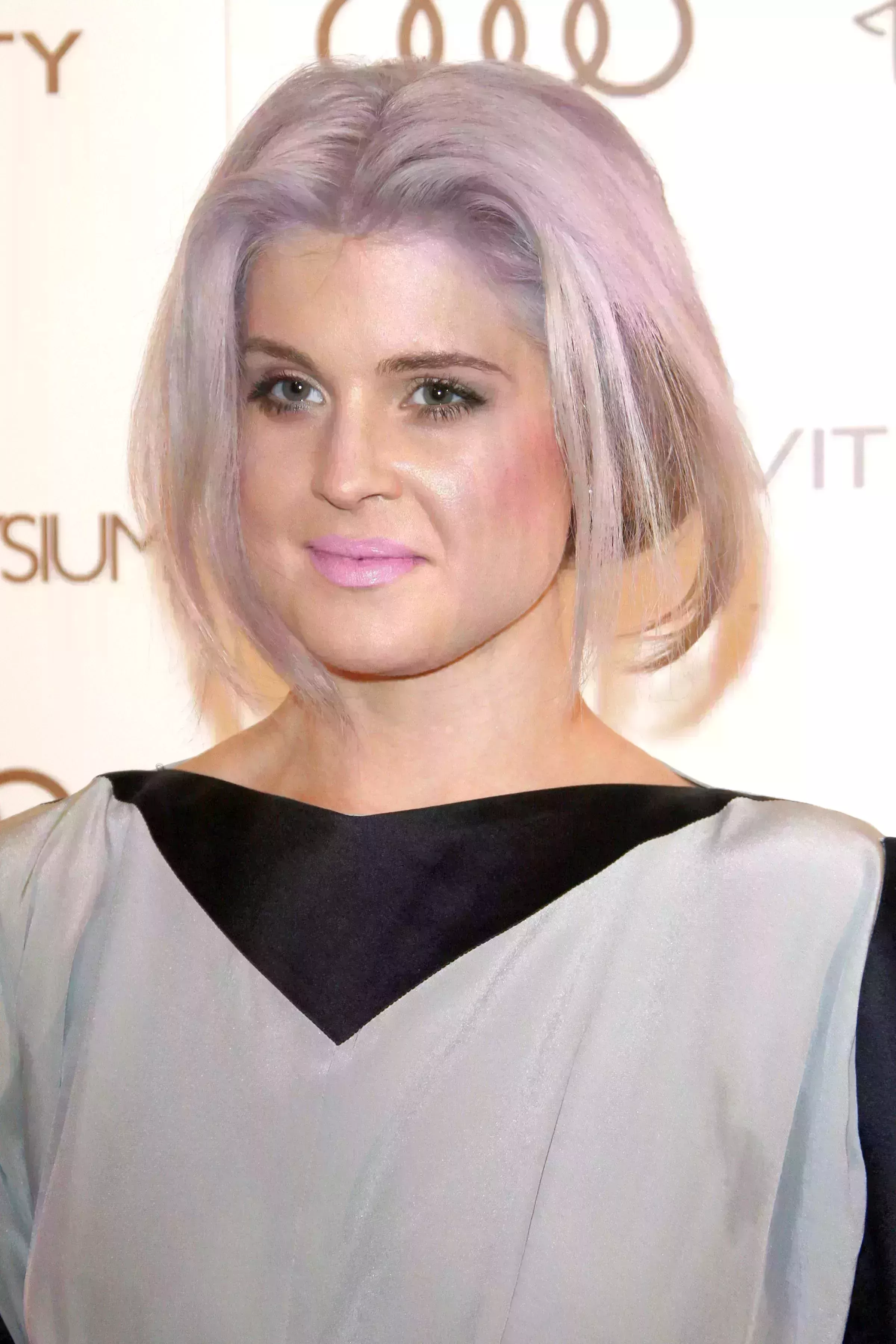 Kelly Osbourne’s Silver Hair with Purple Highlights