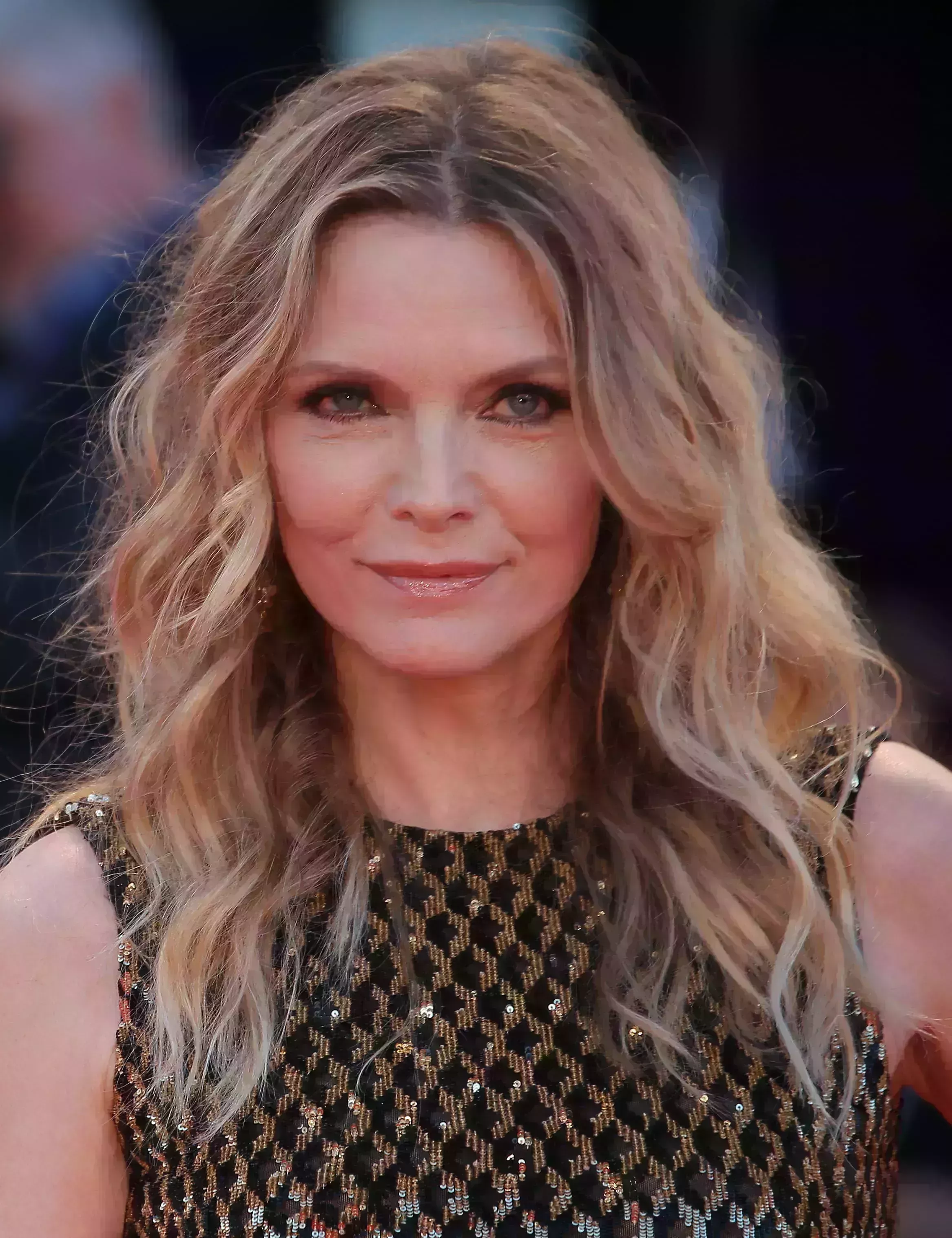 Michelle Pfeiffer’s Layered Medium Crop and Highlights