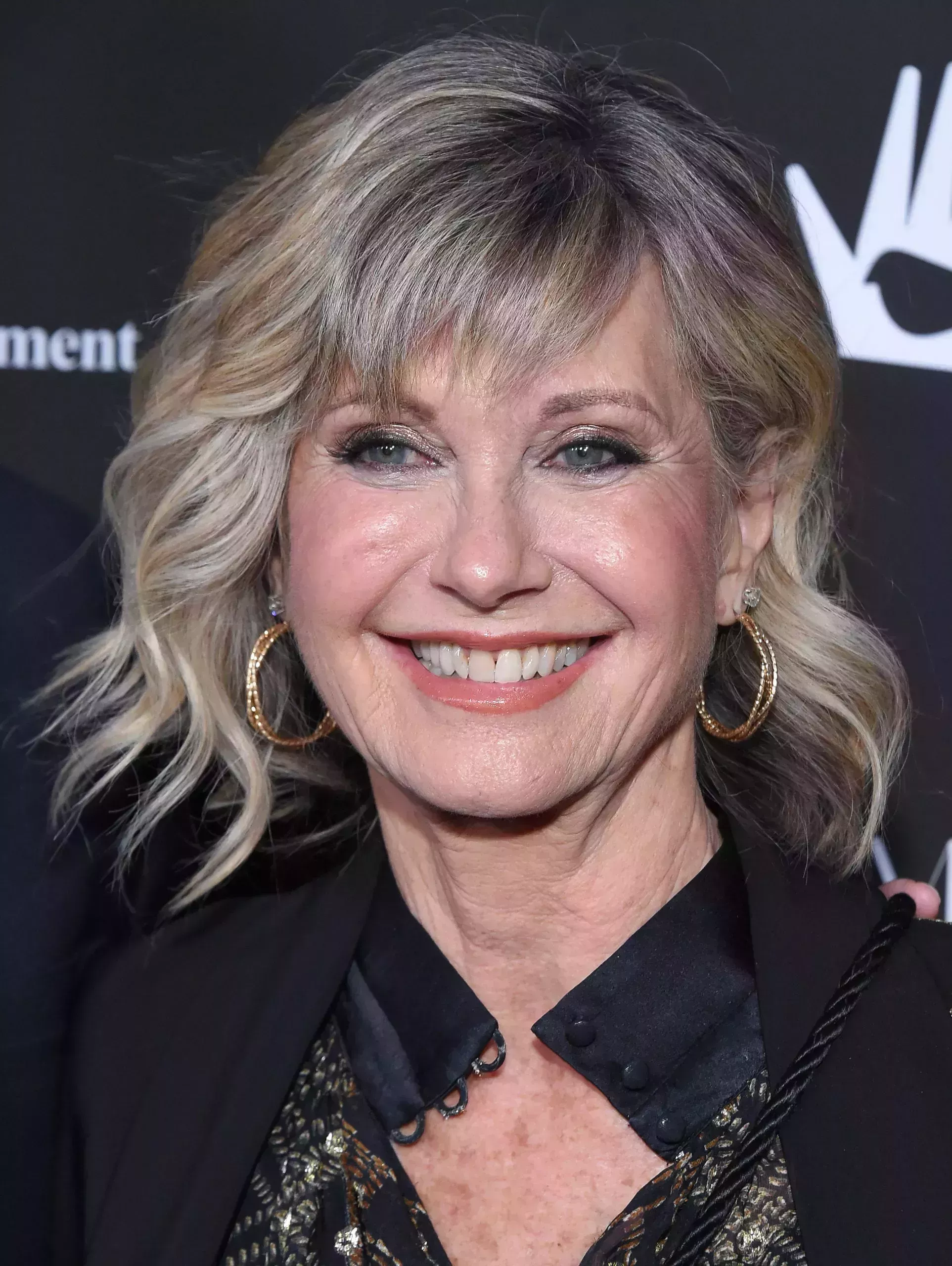 Olivia Newton John’s Salt and Pepper Blonde Highlights