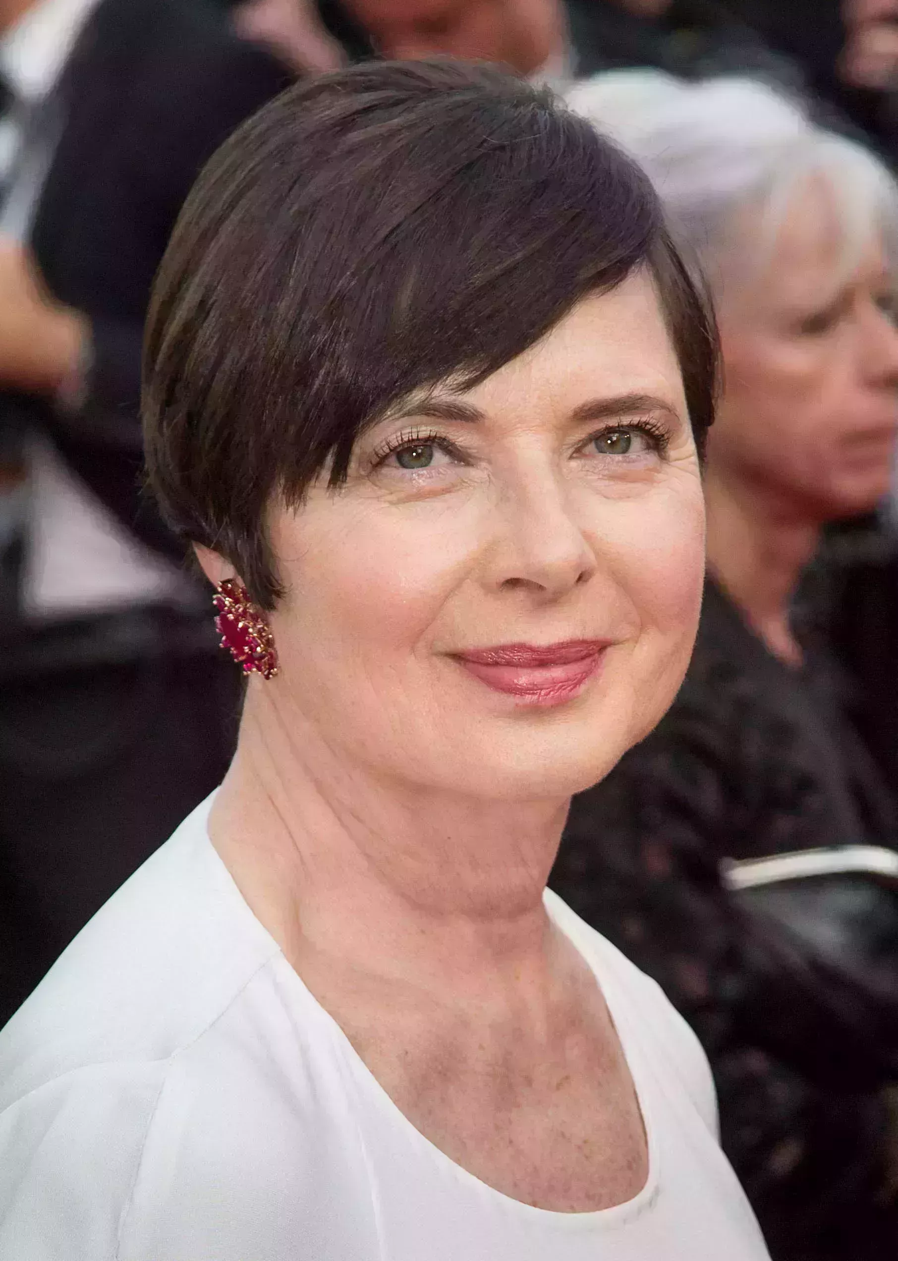 Isabella Rossellini’s Pixie and Side-Swept Bangs