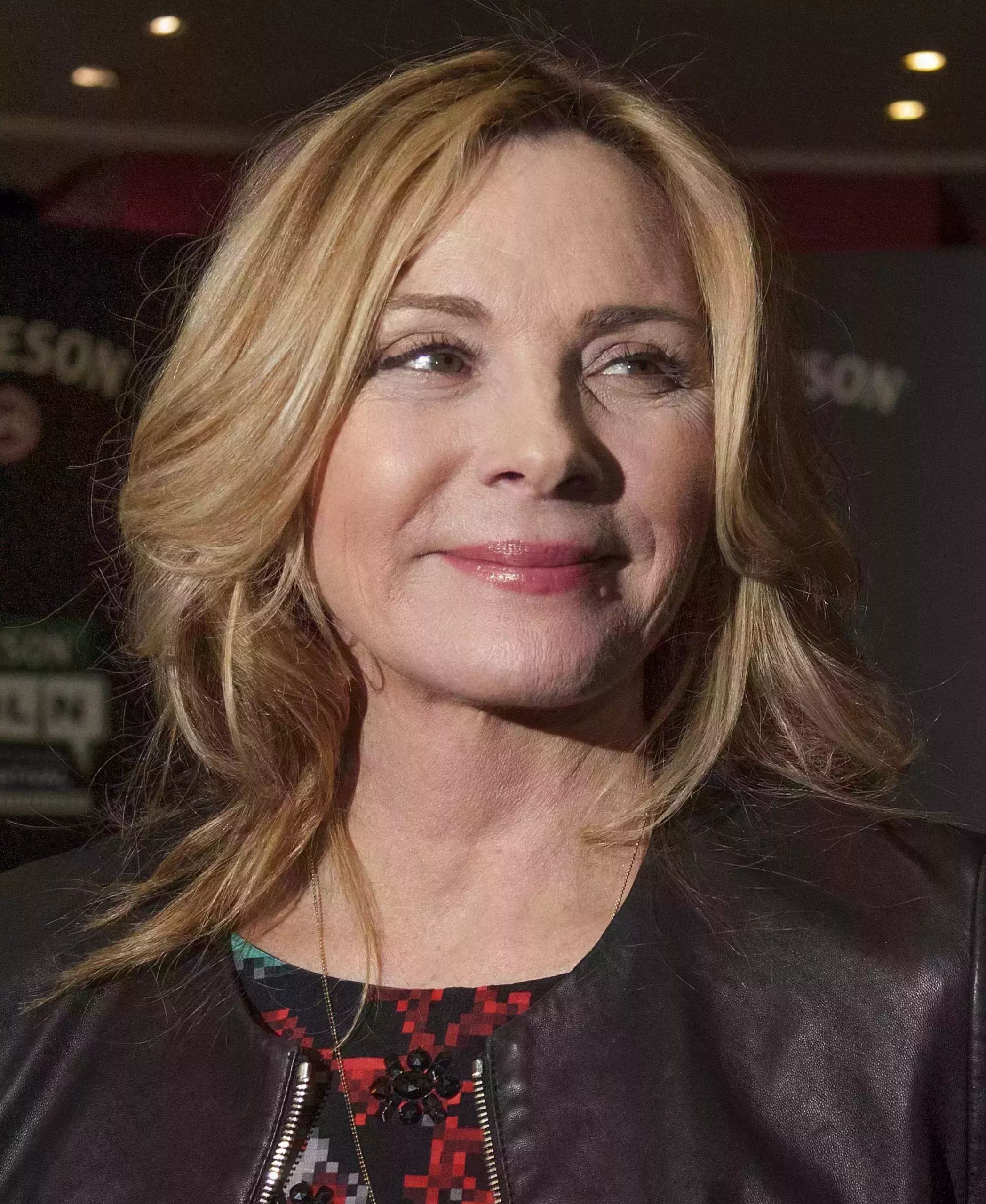 Kim Cattrall’s Blonde Highlights and Medium Layered Crop