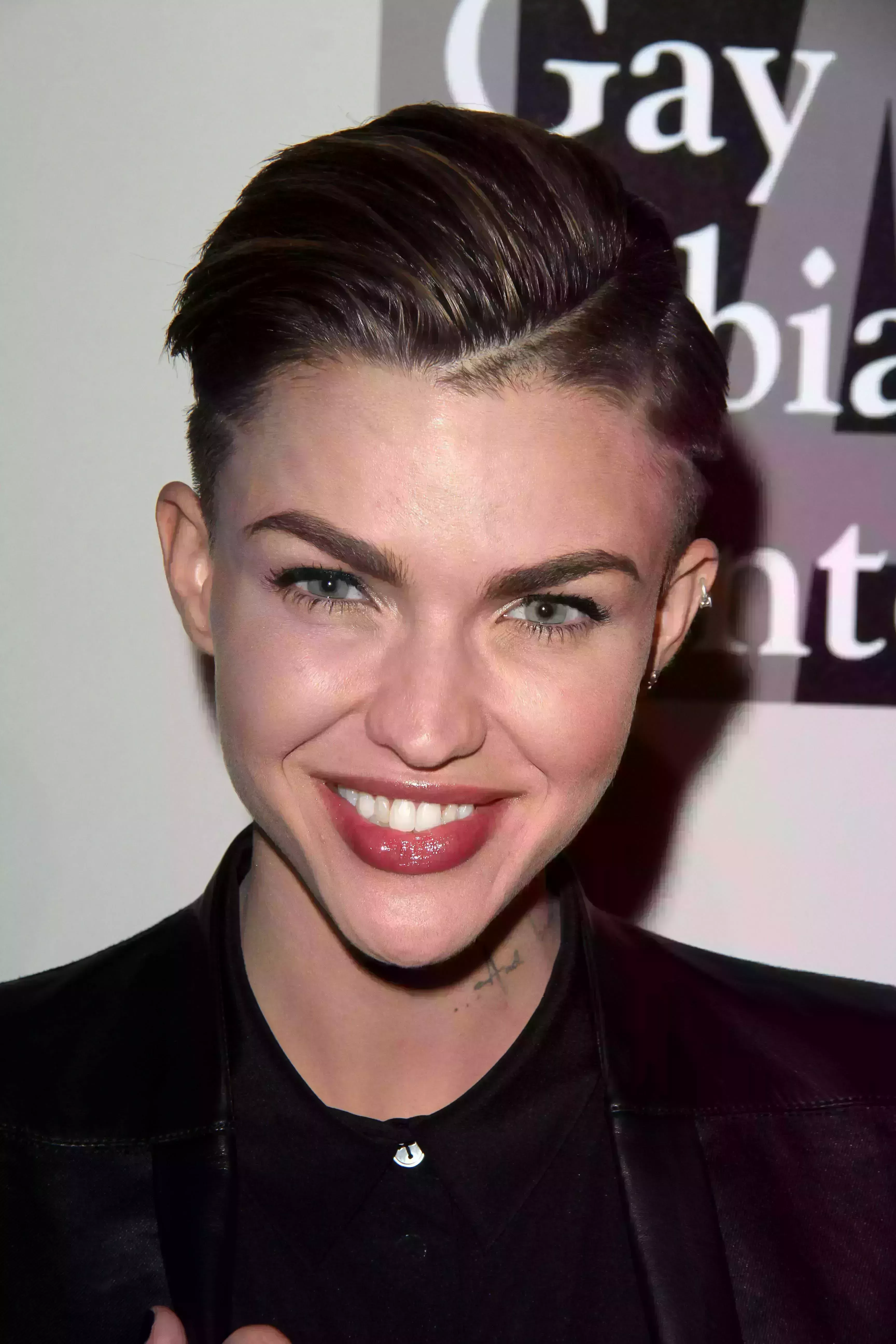 Ruby Rose’s Sleek Faux Hawk with Lines