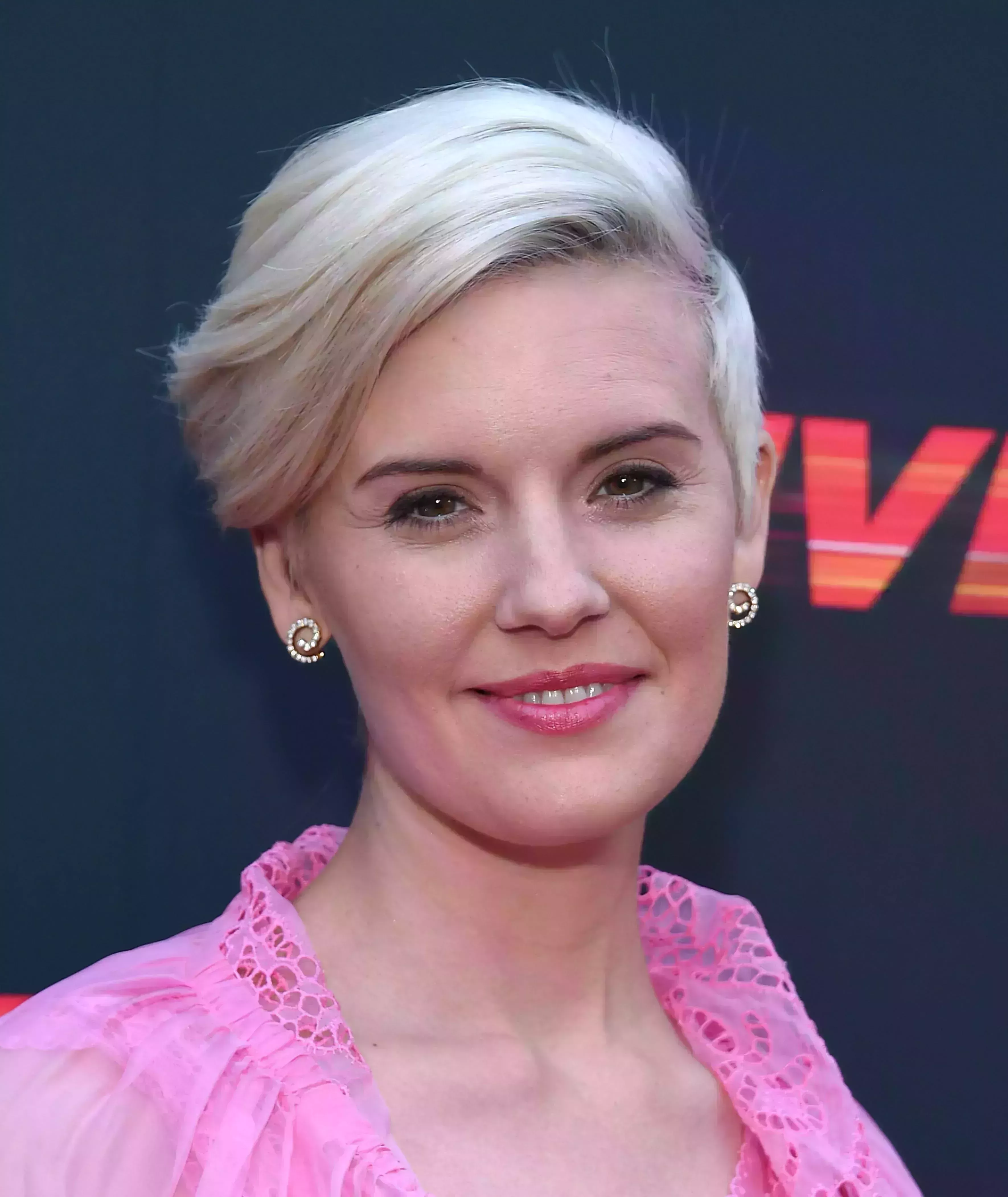 Maggie Grace’s Side Sweep