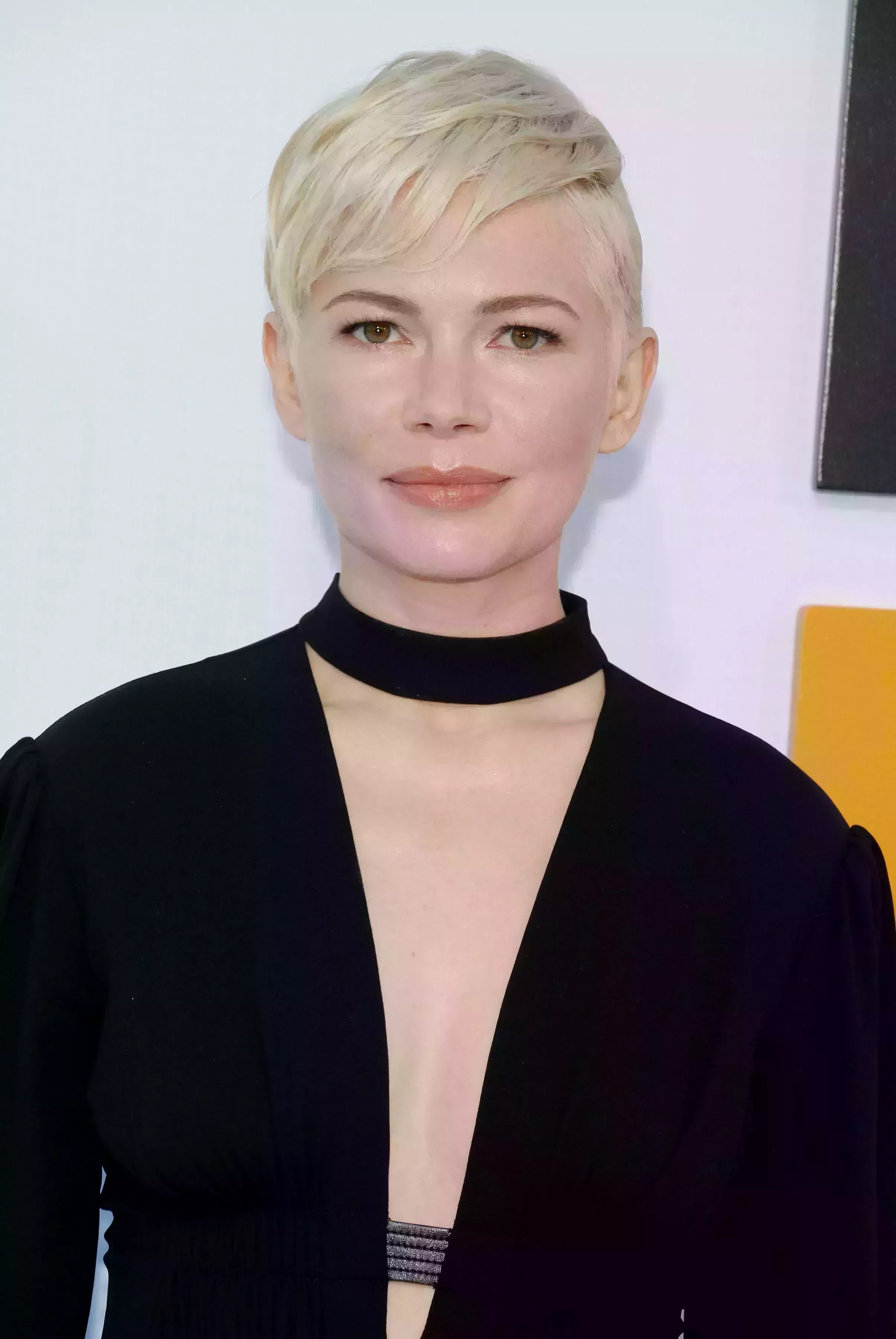 Michelle Williams’ Side-Swept Pixie