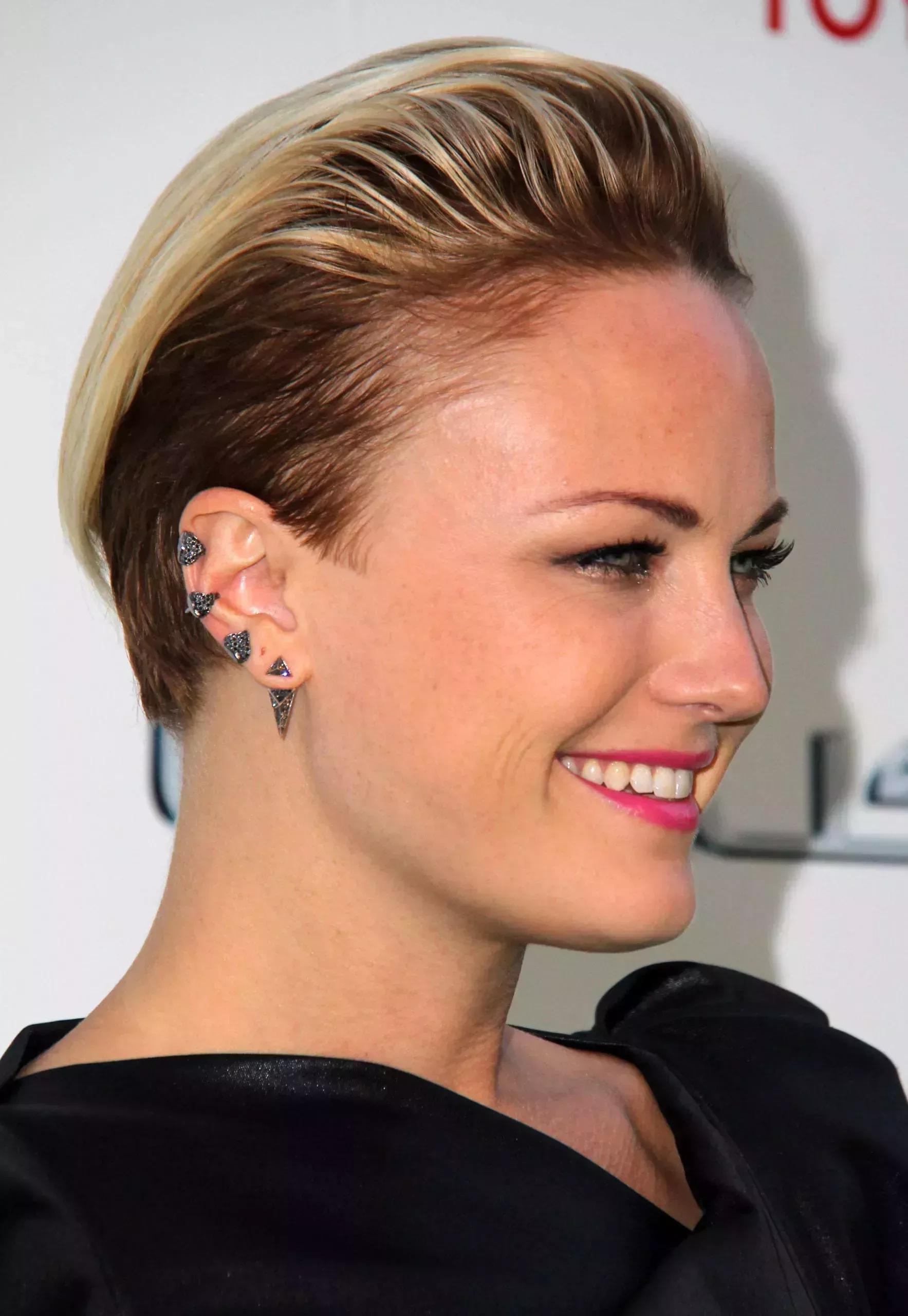 Malin Akerman&rsquo;s Double-Toned Undercut