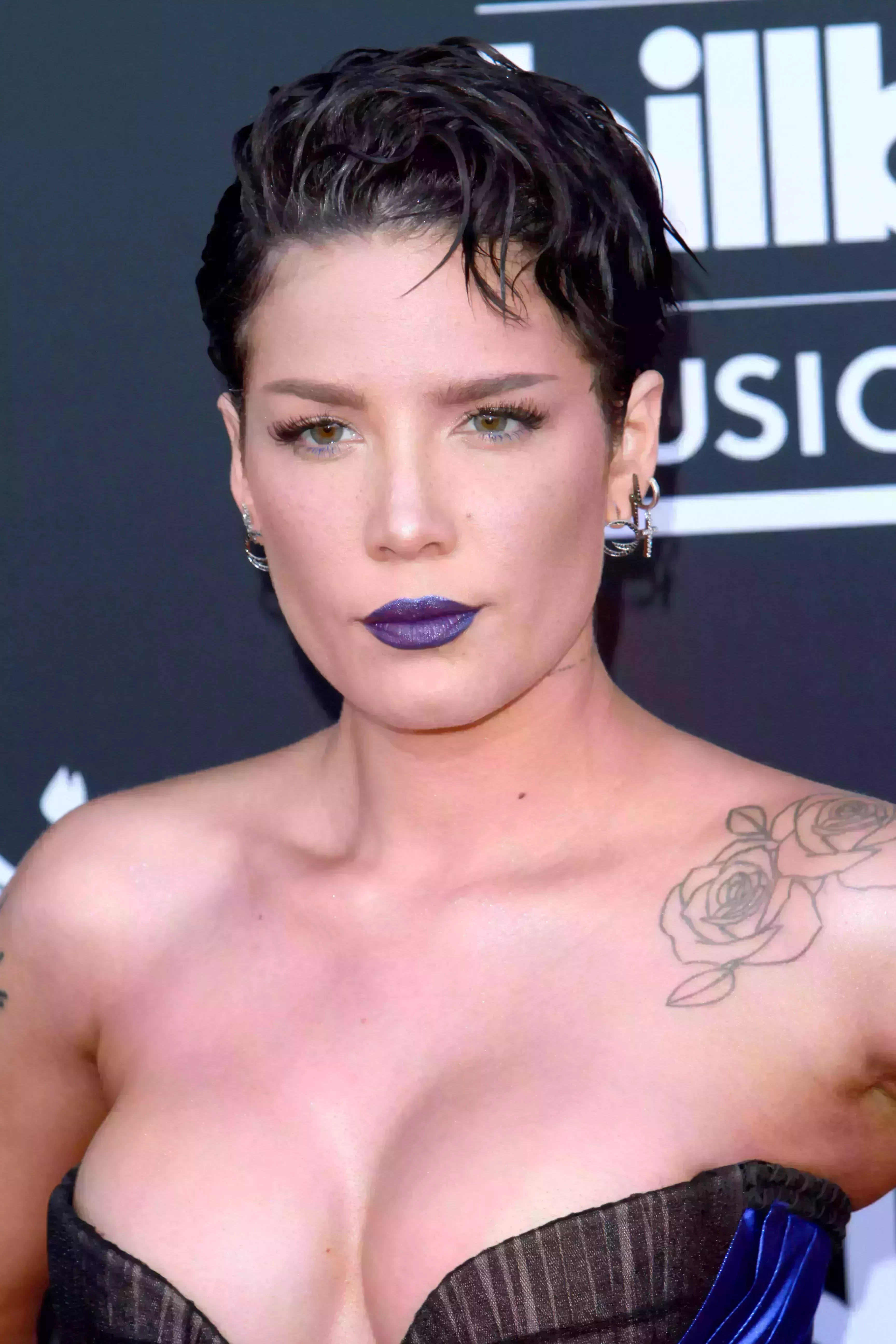 Halsey&rsquo;s Messy Wet-Look Cut