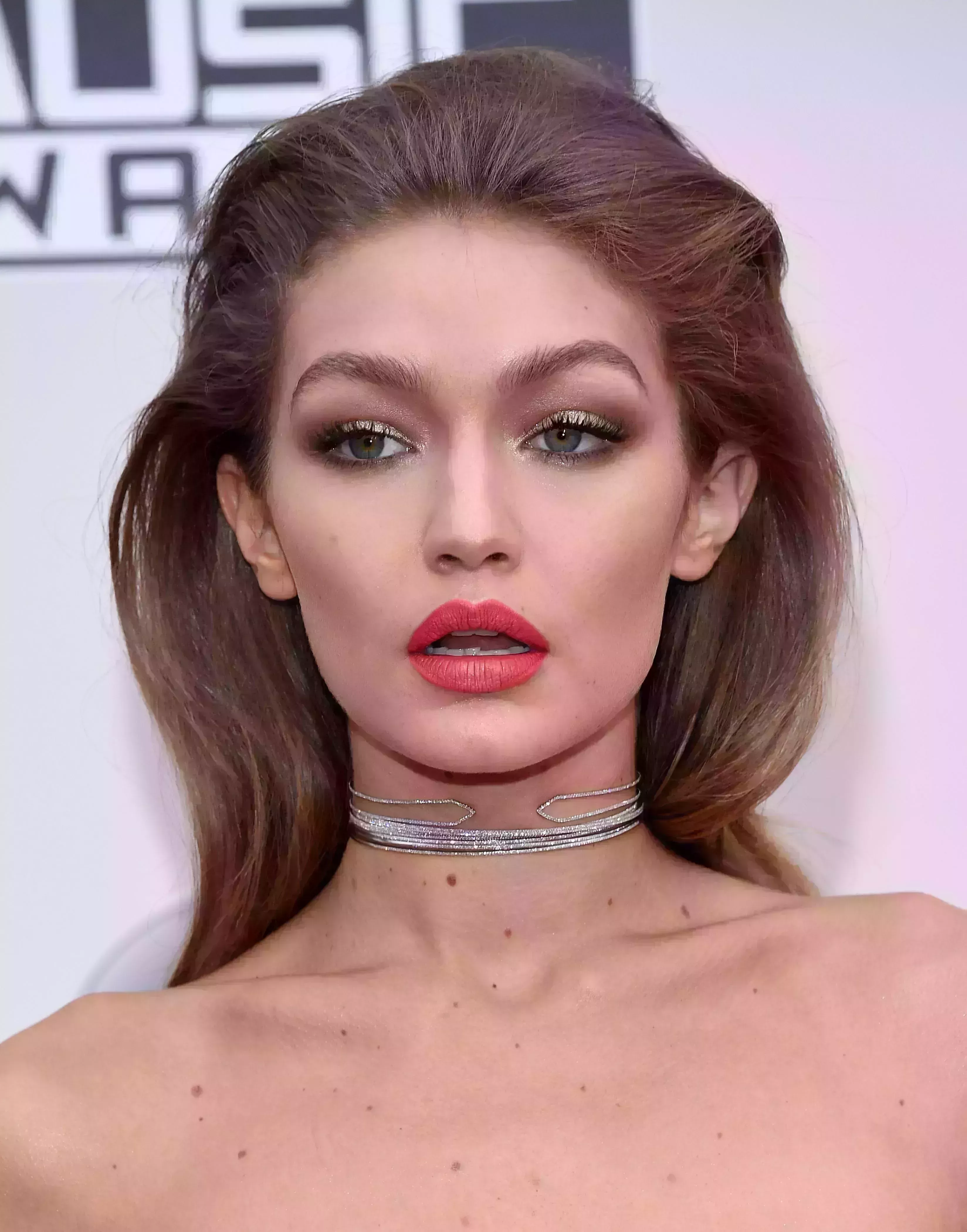 Gigi Hadid’s Voluminous Slicked-Back Hairstyle