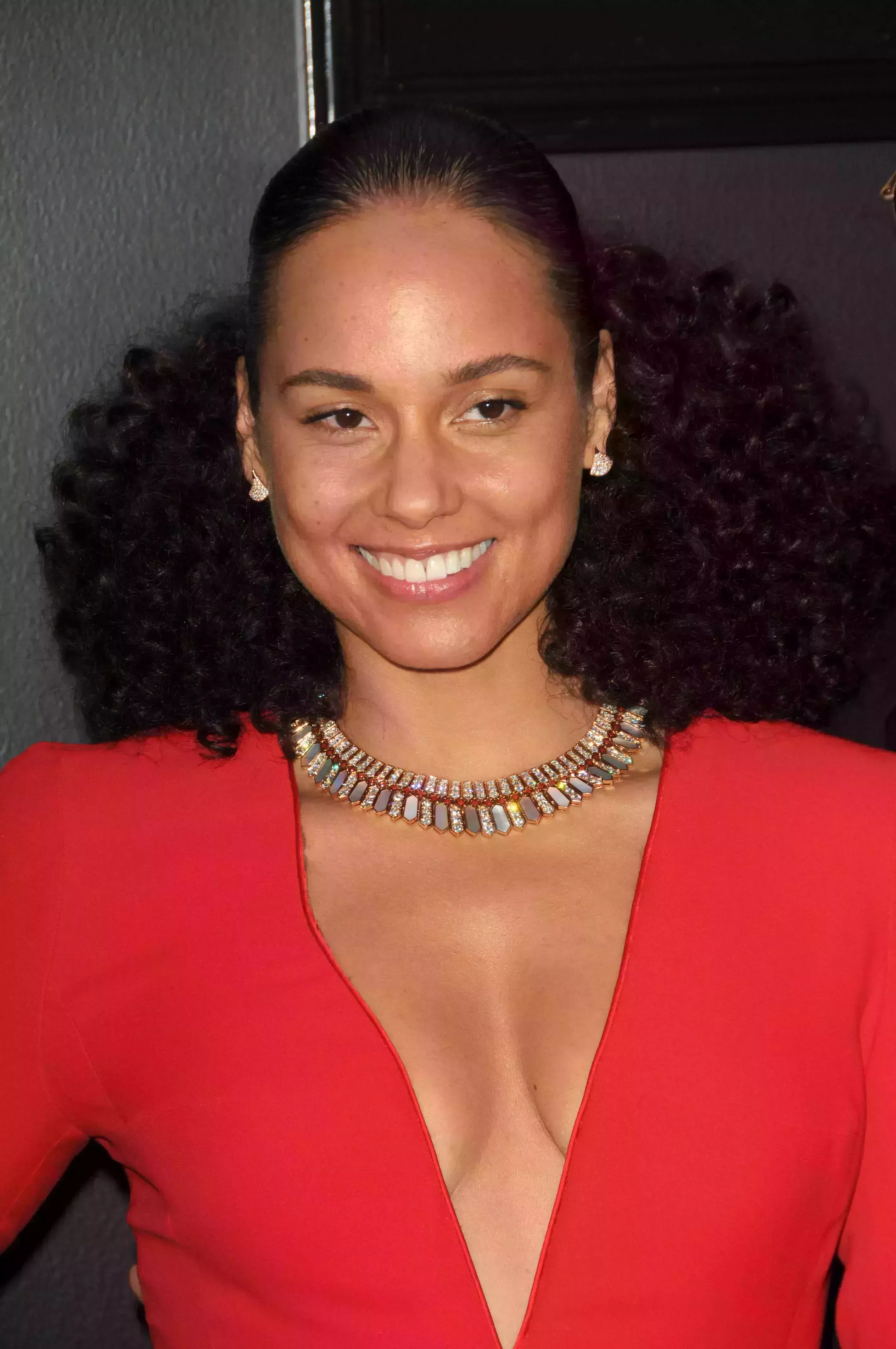 Alicia Keys’ Slicked-Back Curly Ponytail