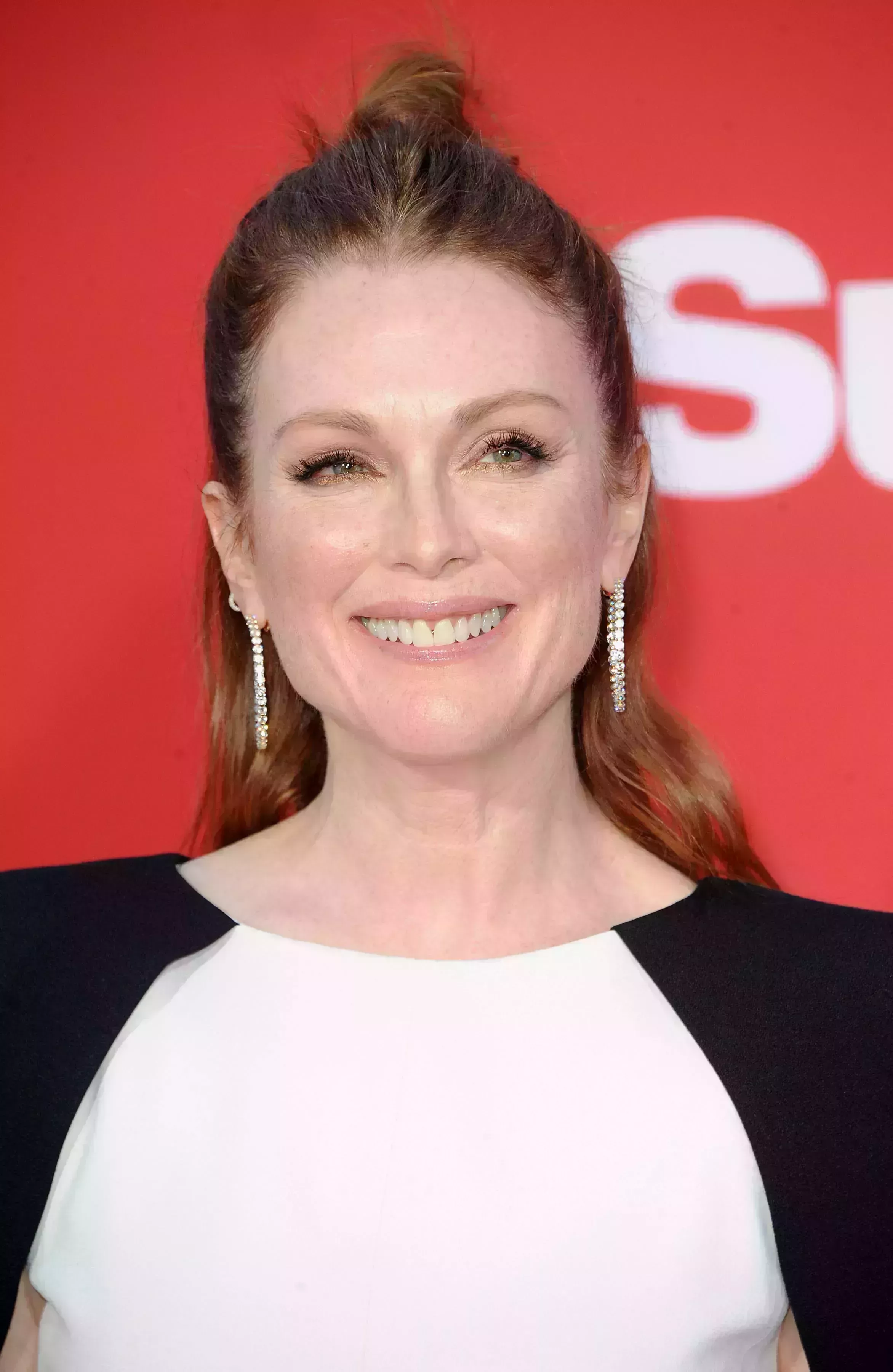 Julianne Moore’s Messy Bun