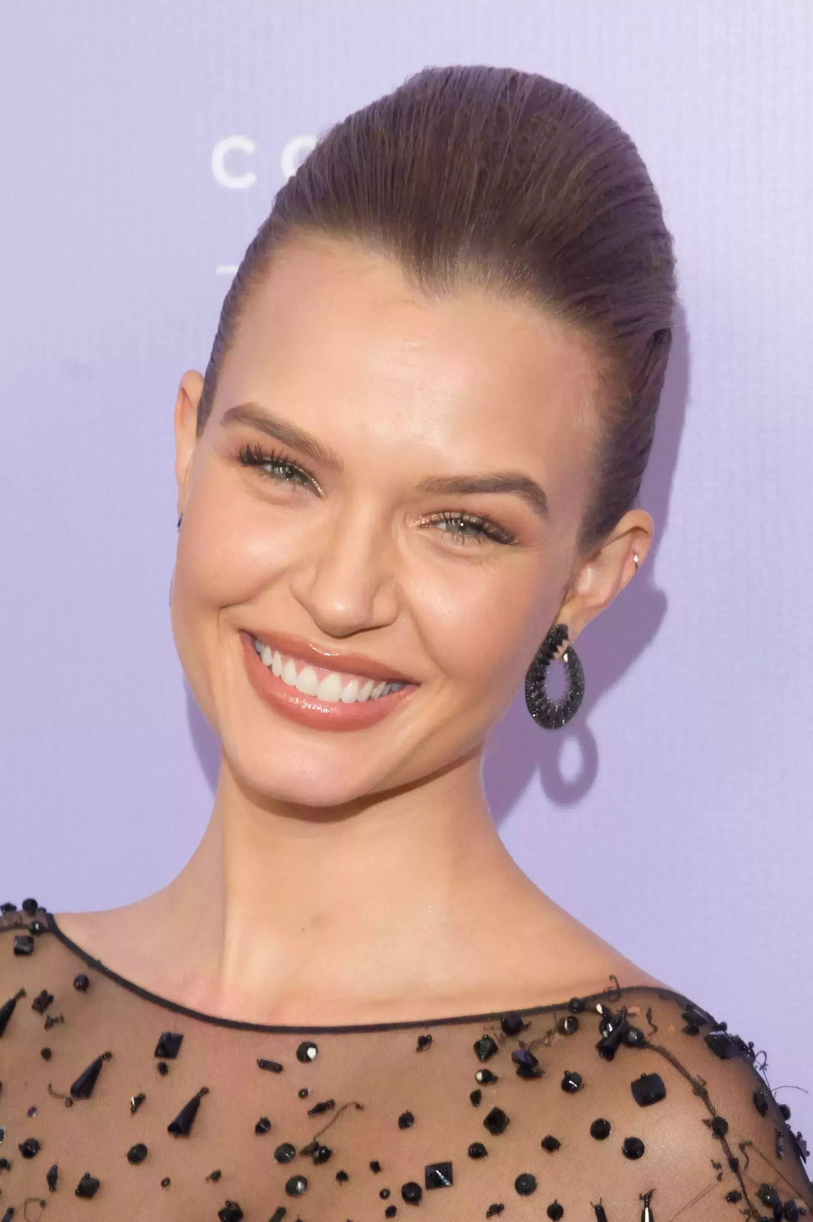 Josephine Skriver’s 50s Voluminous Updo
