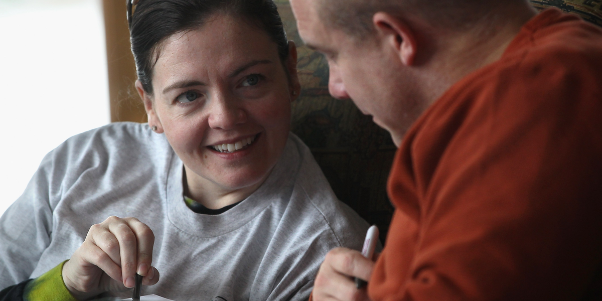 Un contrato que cubra el sexo y las tareas domésticas podría salvar tu relación: así se hace