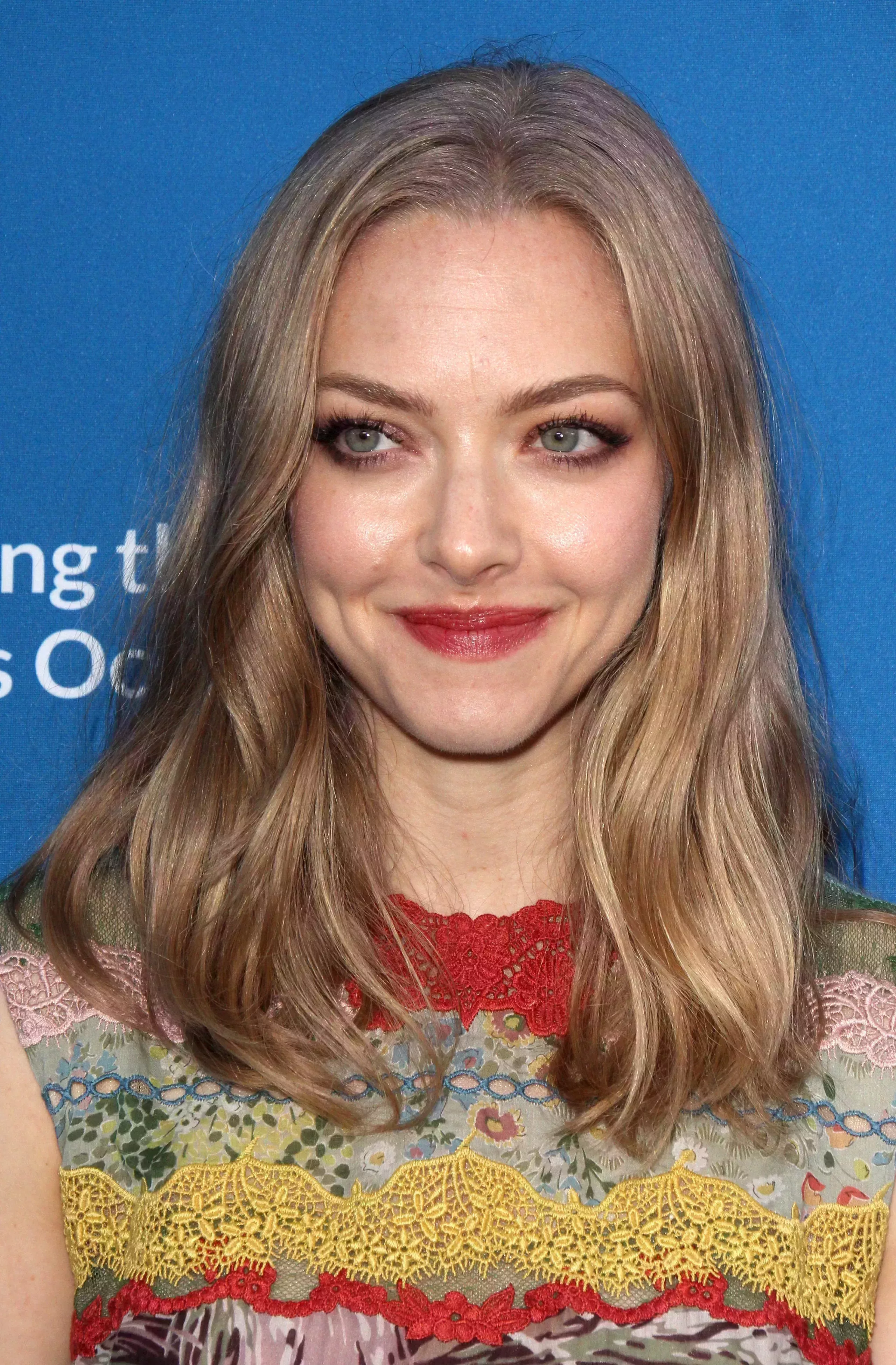 Amanda Seyfried’s Classic Medium Cut