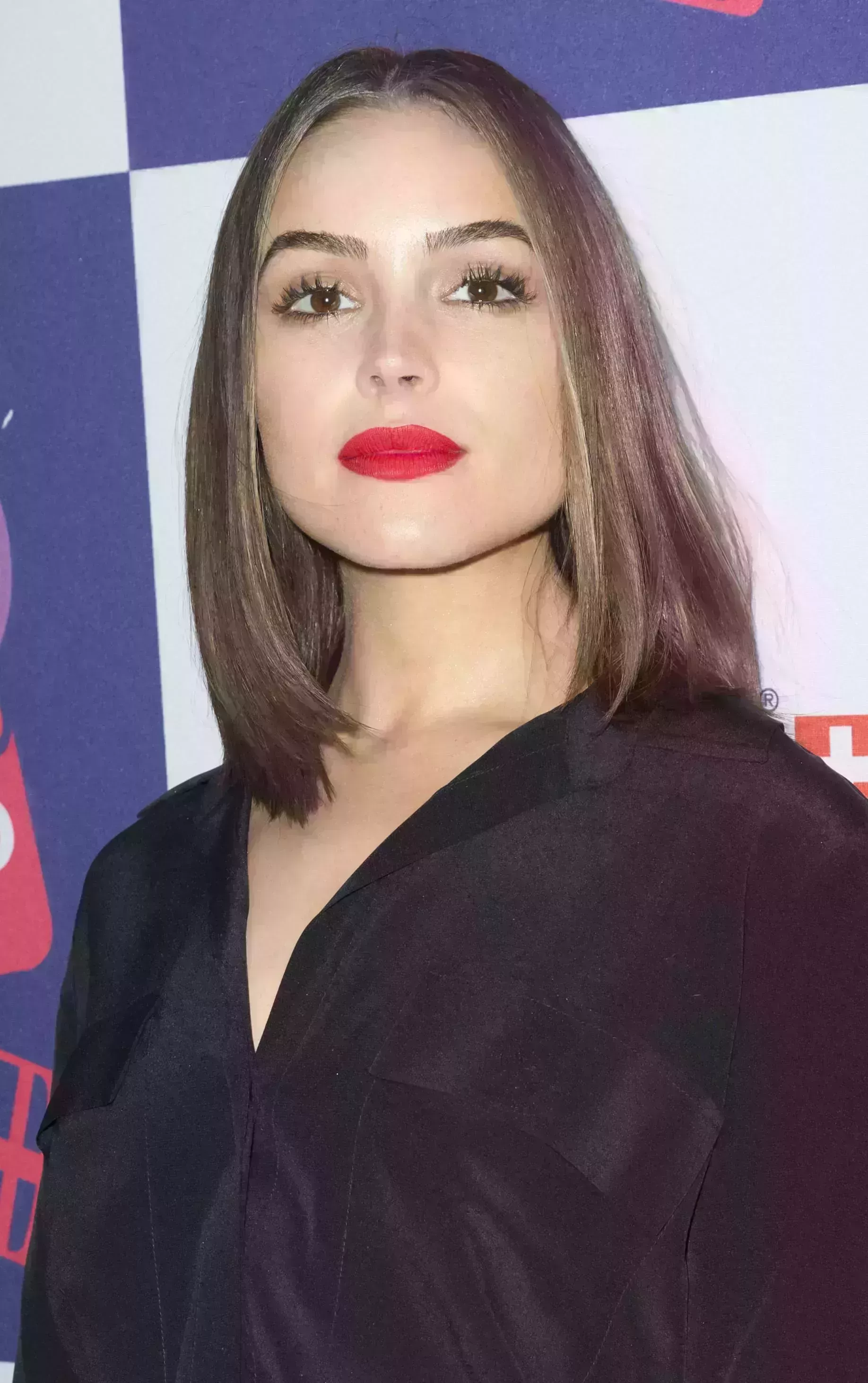 Olivia Culpo’s Classic Shoulder Length Crop