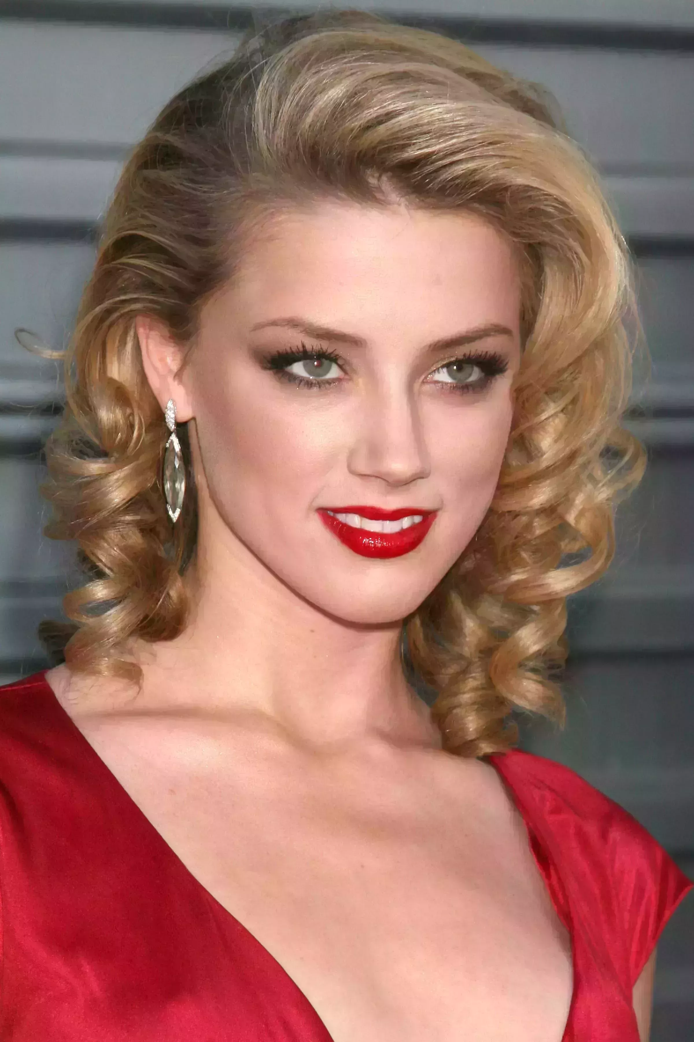 Amber Heard’s Side Swept Curly Bob