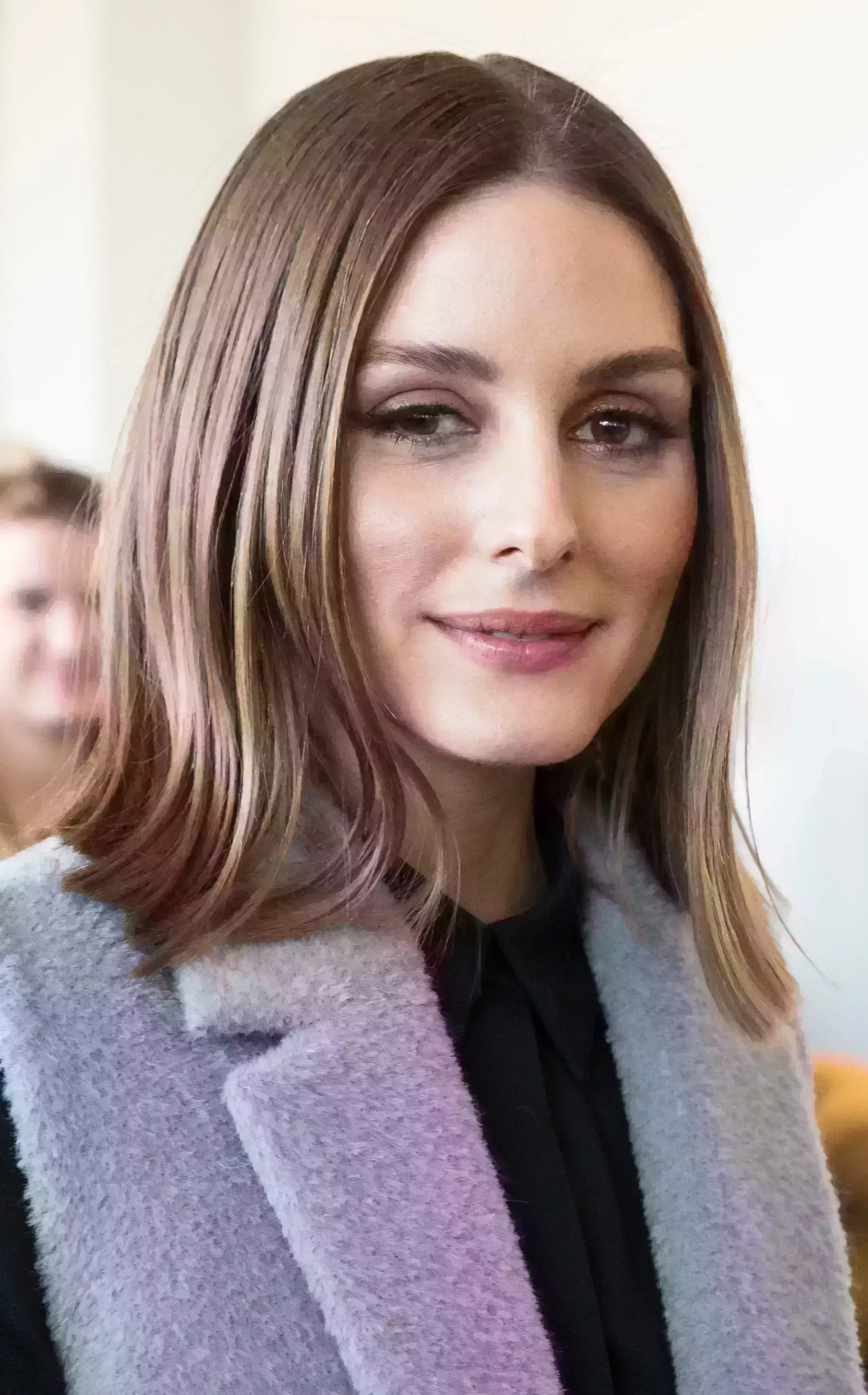 Olivia Palermo’s Sleek Shoulder Length Crop