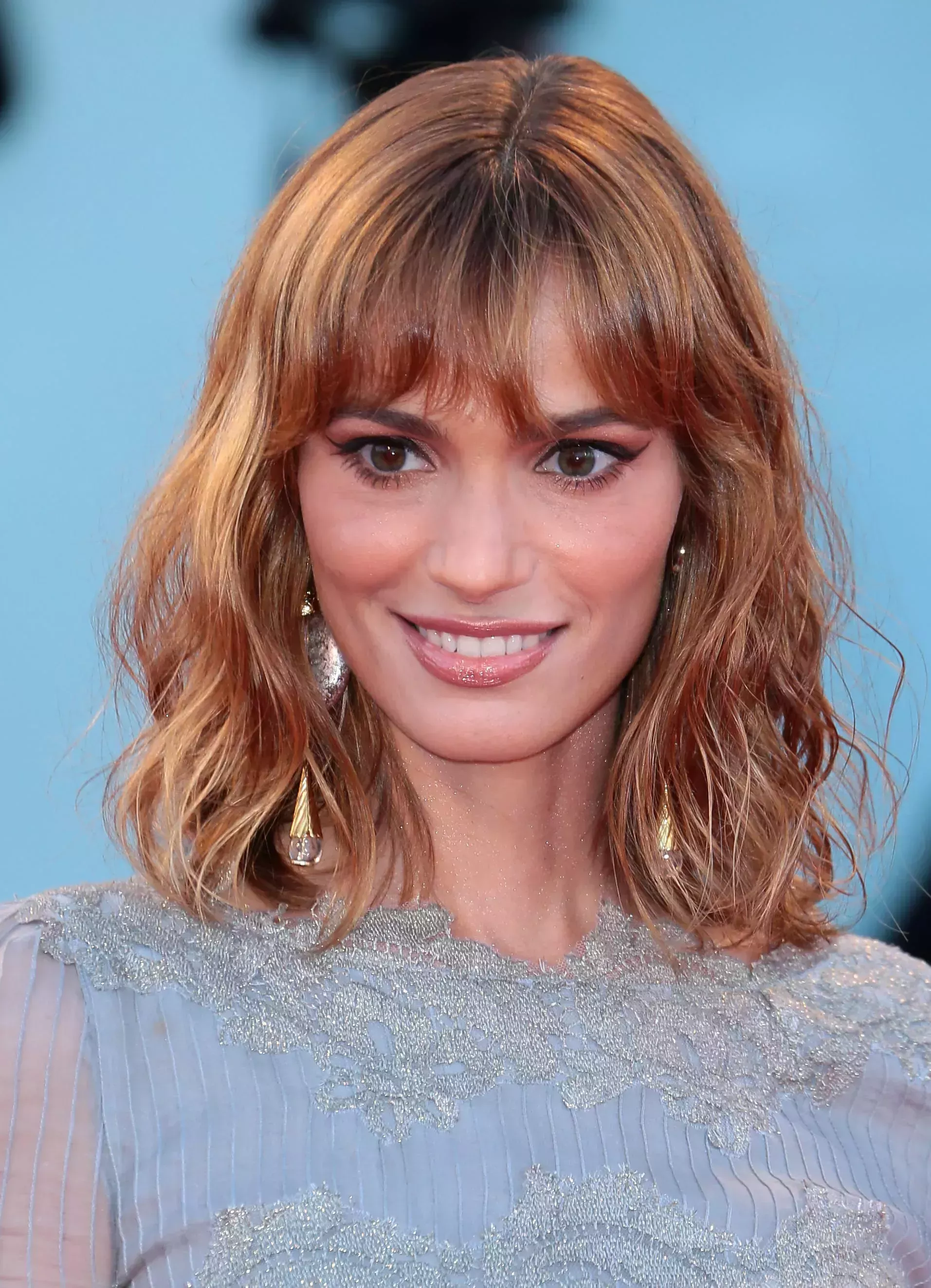 Gaia Bermani Amaral’s Wavy Lob and Shaggy Bangs