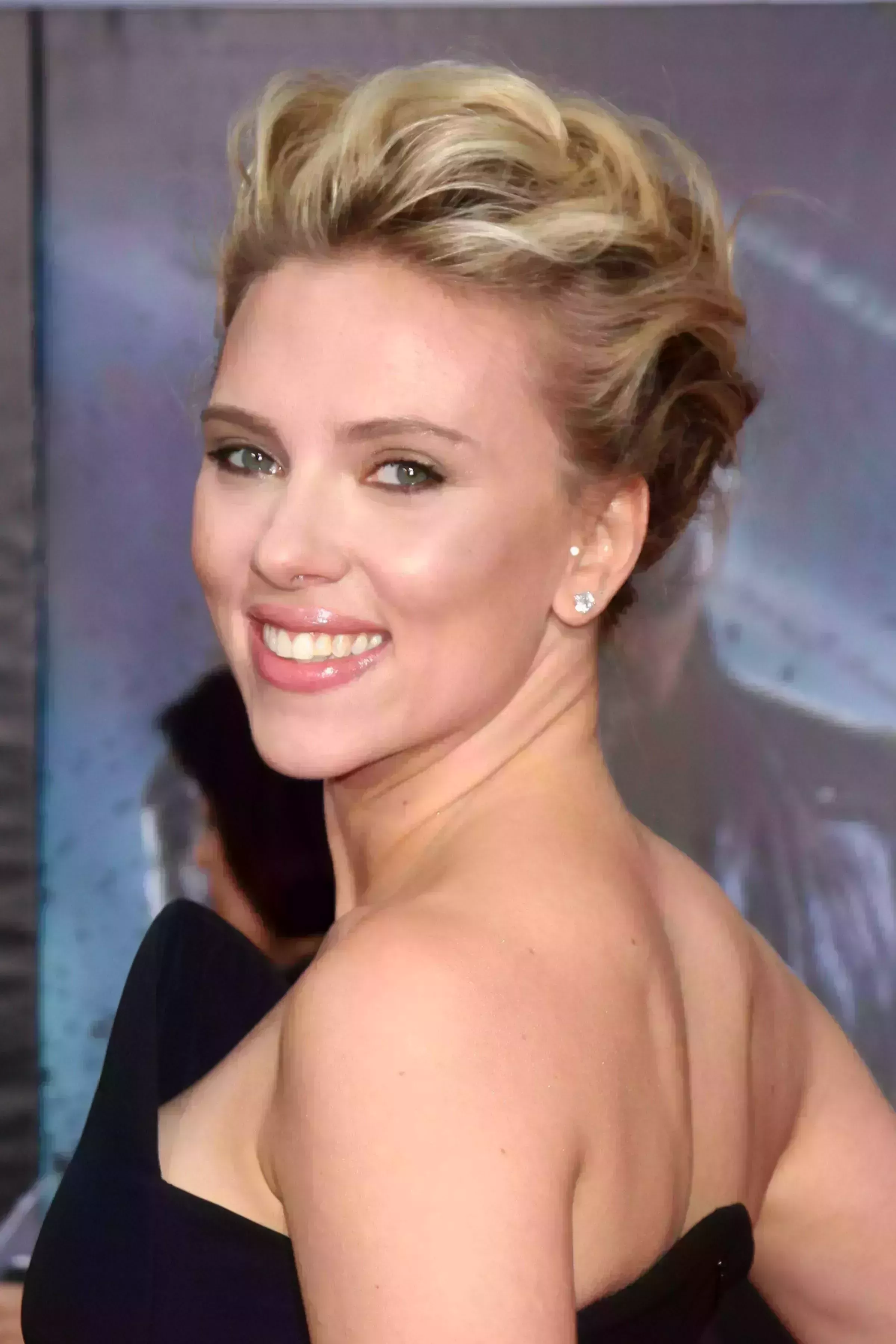 Scarlett Johansson Fluffing it Right