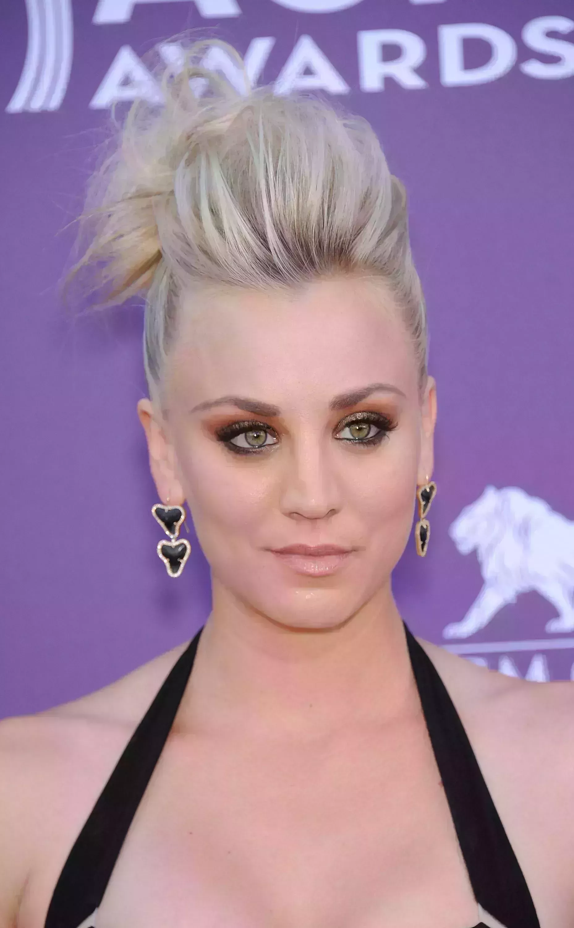 Kaley Cuoco’s Mohawk Inspired Updo Hairstyle