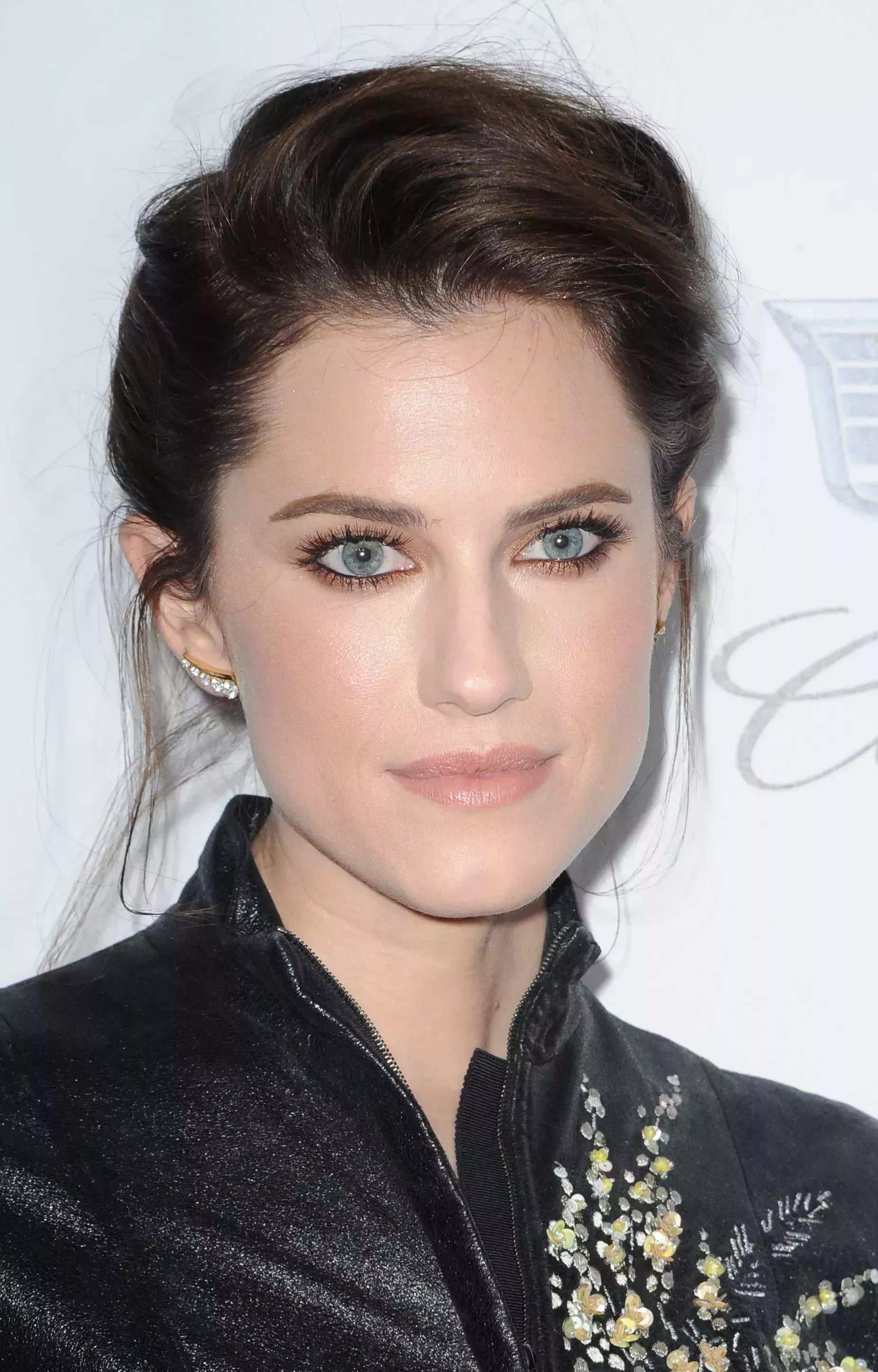 Allison Williams’s Side Parted Volume