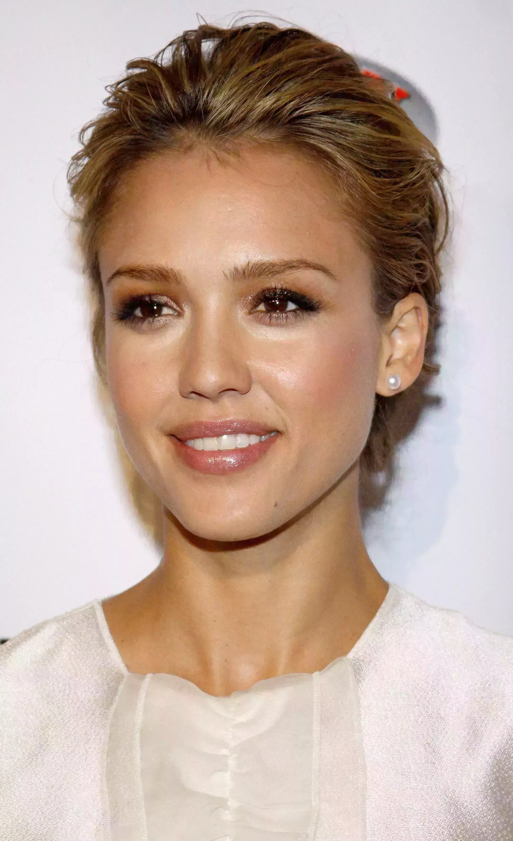 Jessica Alba Rocking that Pushed Back Slim Puff