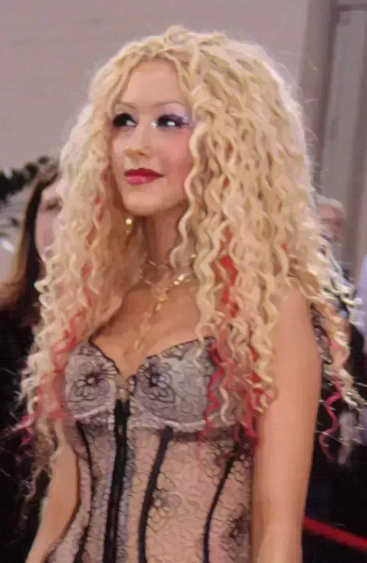 Christina Aguilera’s Ringlet Perm Hairstyle