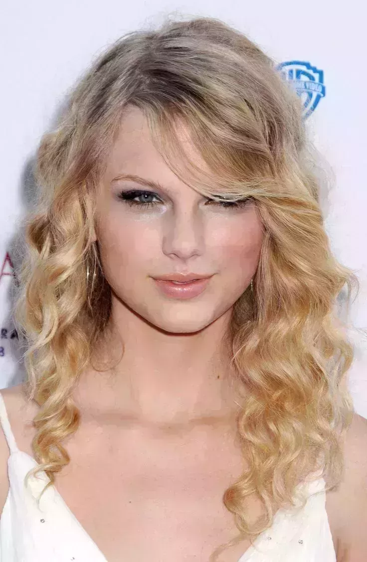 Taylor Swift’s Curly Hairstyle