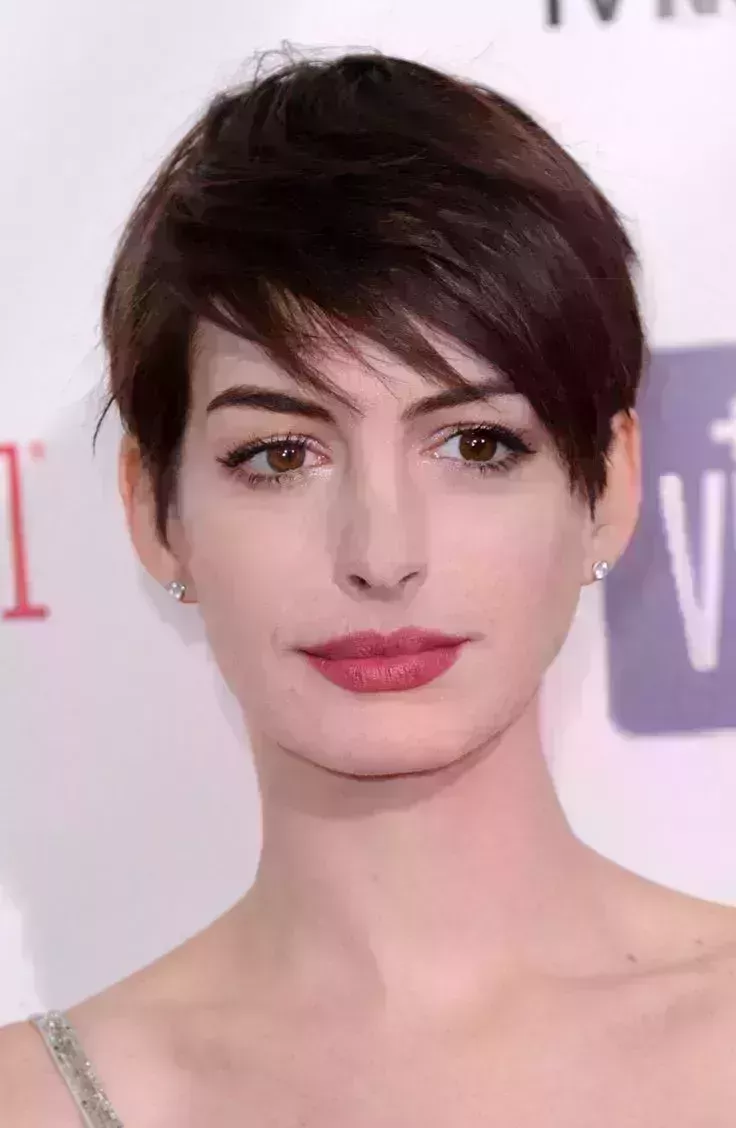 Anne Hathaway’s Pixie Haircut