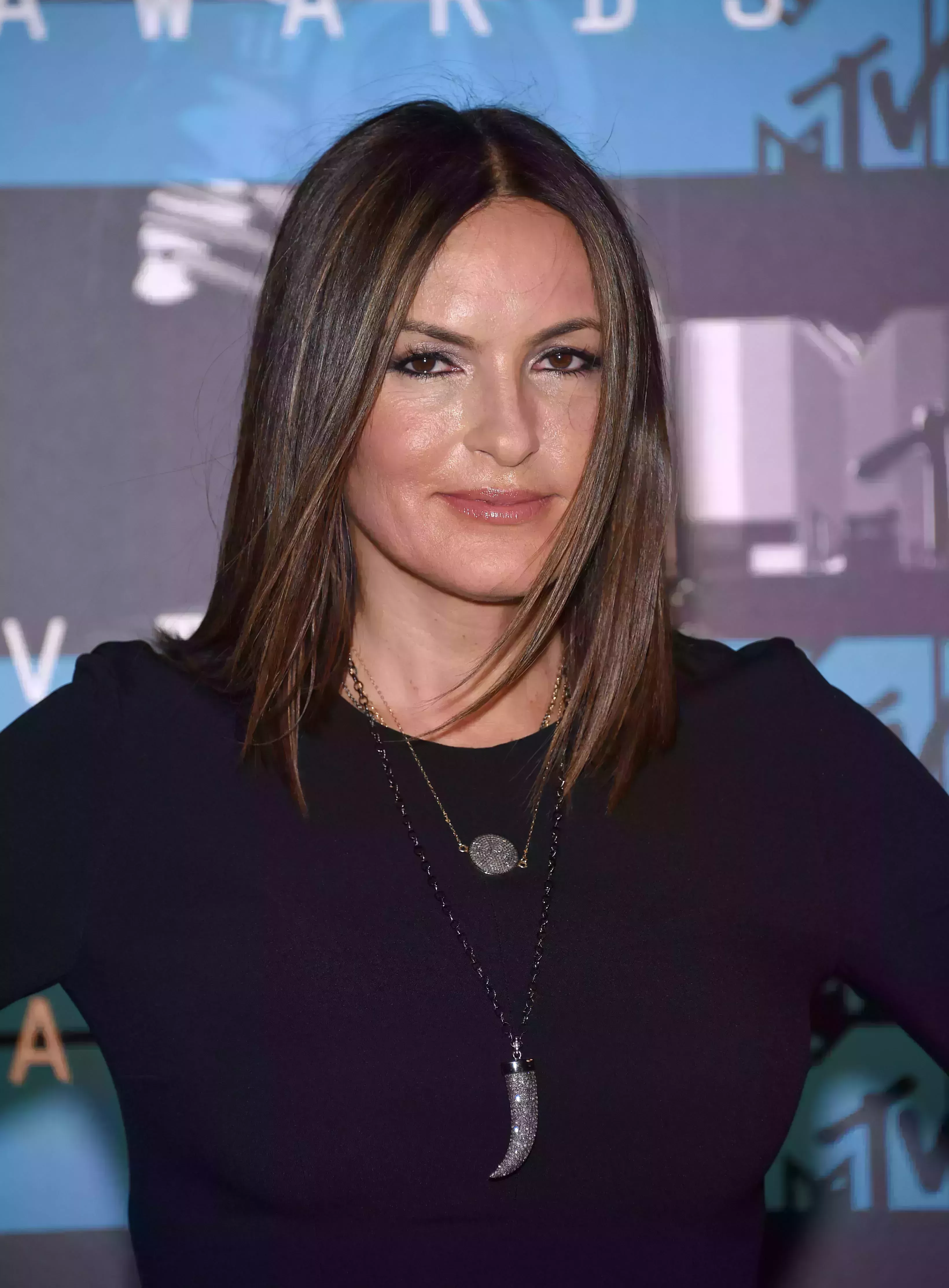 Mariska Hargitay&rsquo;s Straight Center-Parted Cut