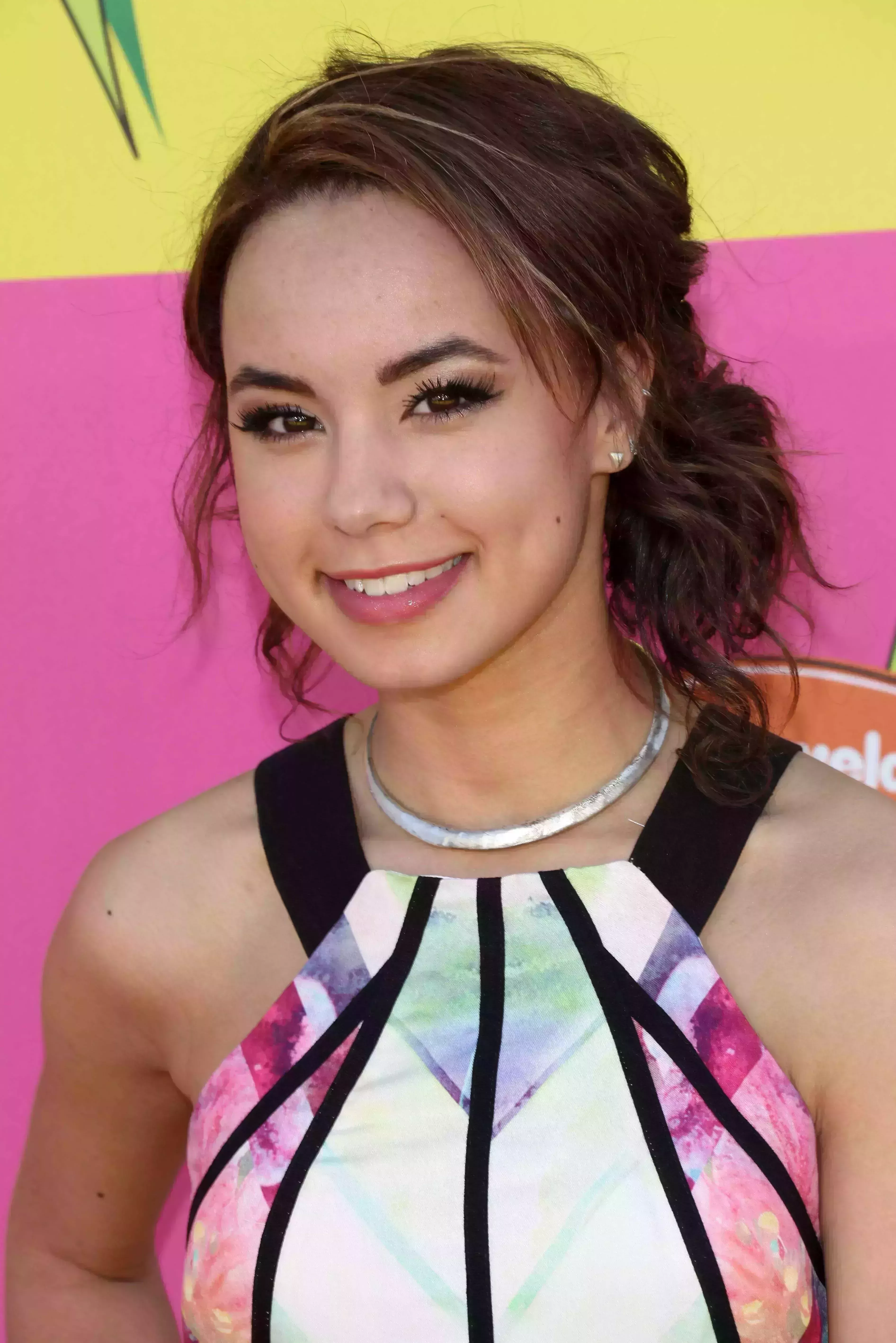 Savannah Jayde’s Fluffed Side Sweep Updo