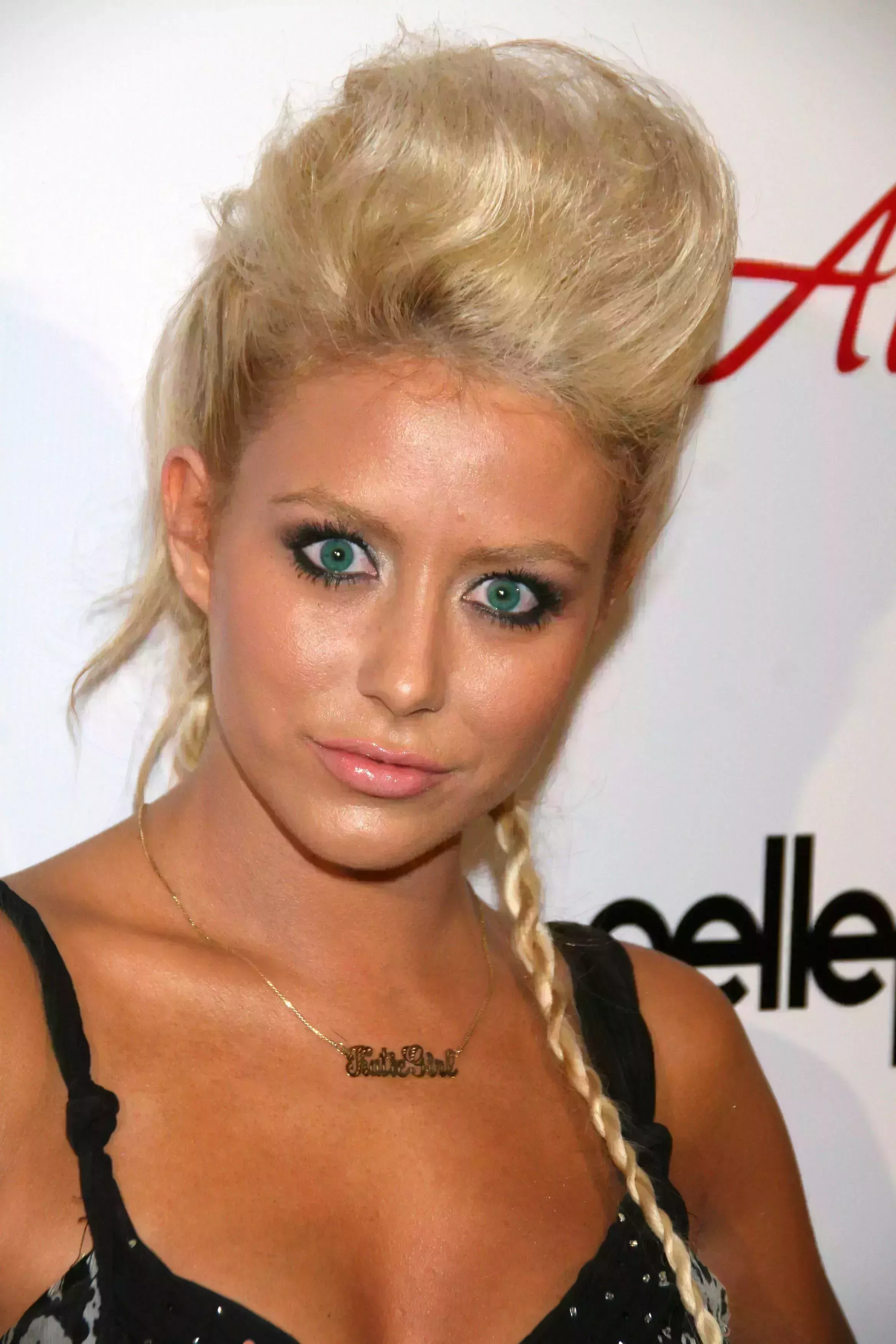 Aubrey O’Day Showing Off Her Blonde Crown