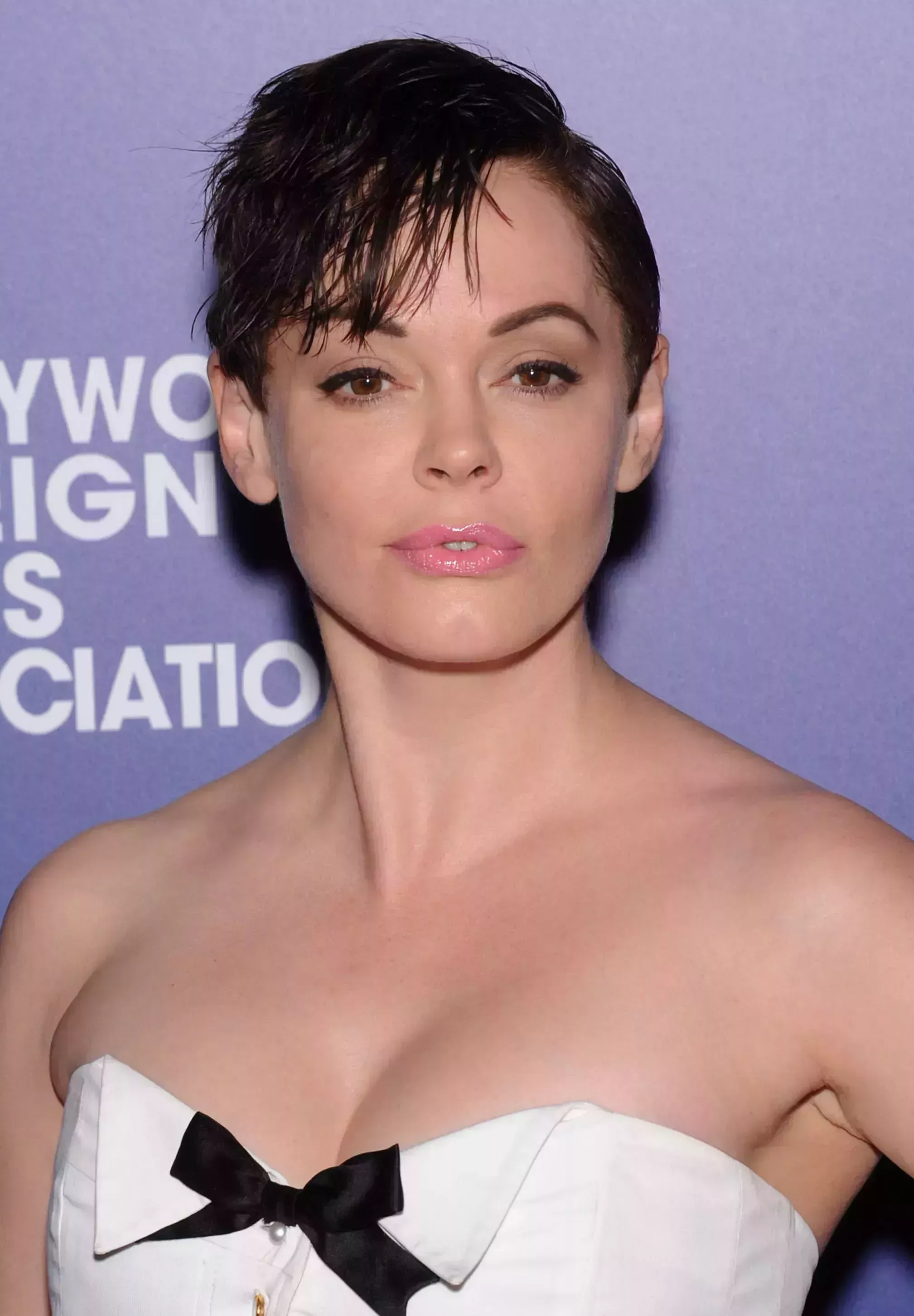 Rose McGowan’s Short Crop and Side-Swept Fringe