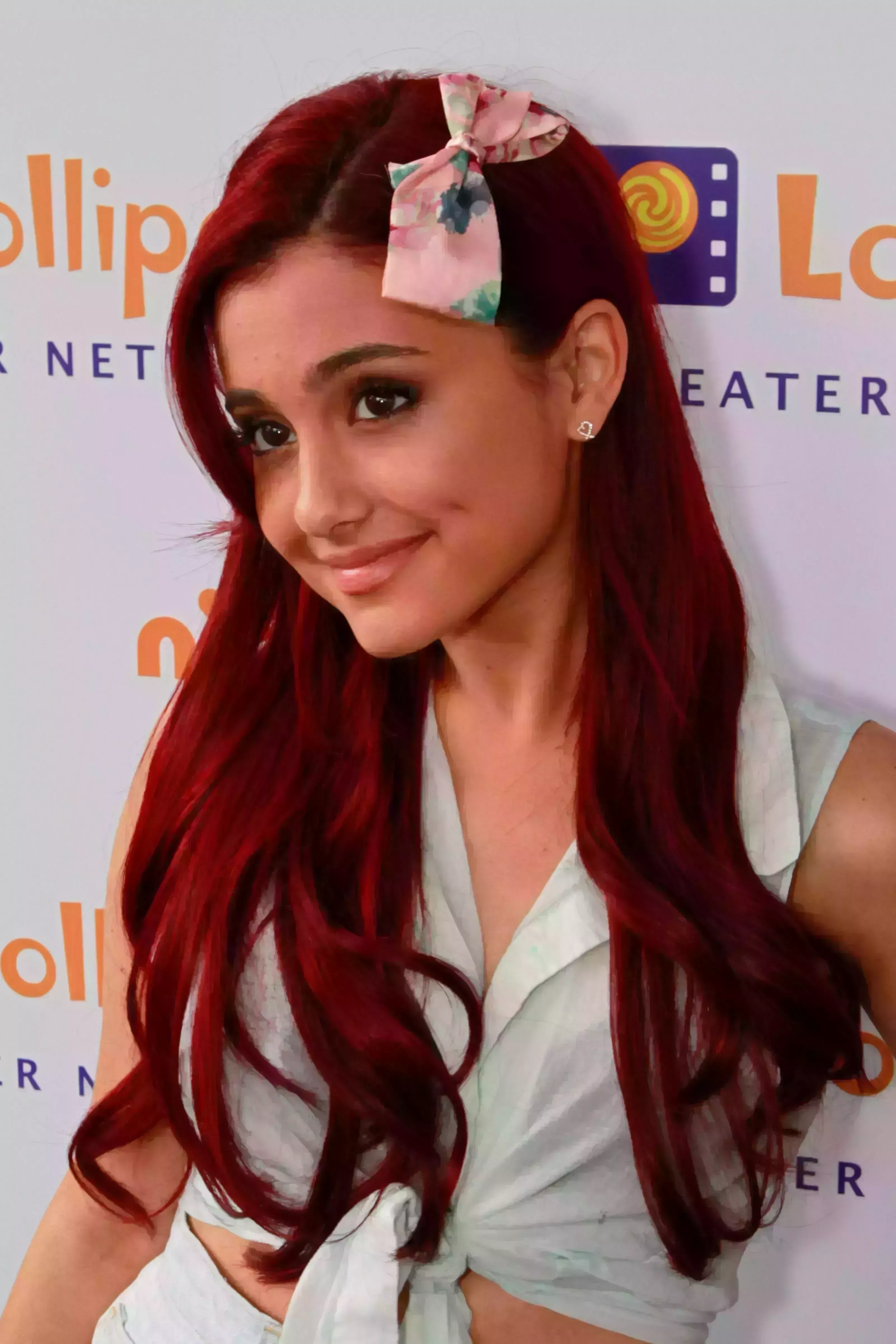 Ariana Grande’s Burgundy Hairstyle