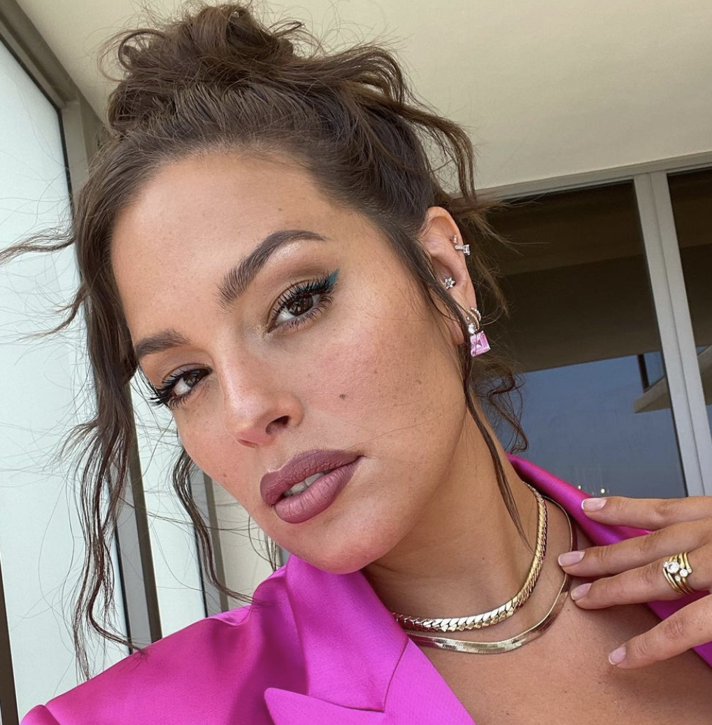 Ashley Graham acaba de revelar los productos de farmacia por los que apuesta