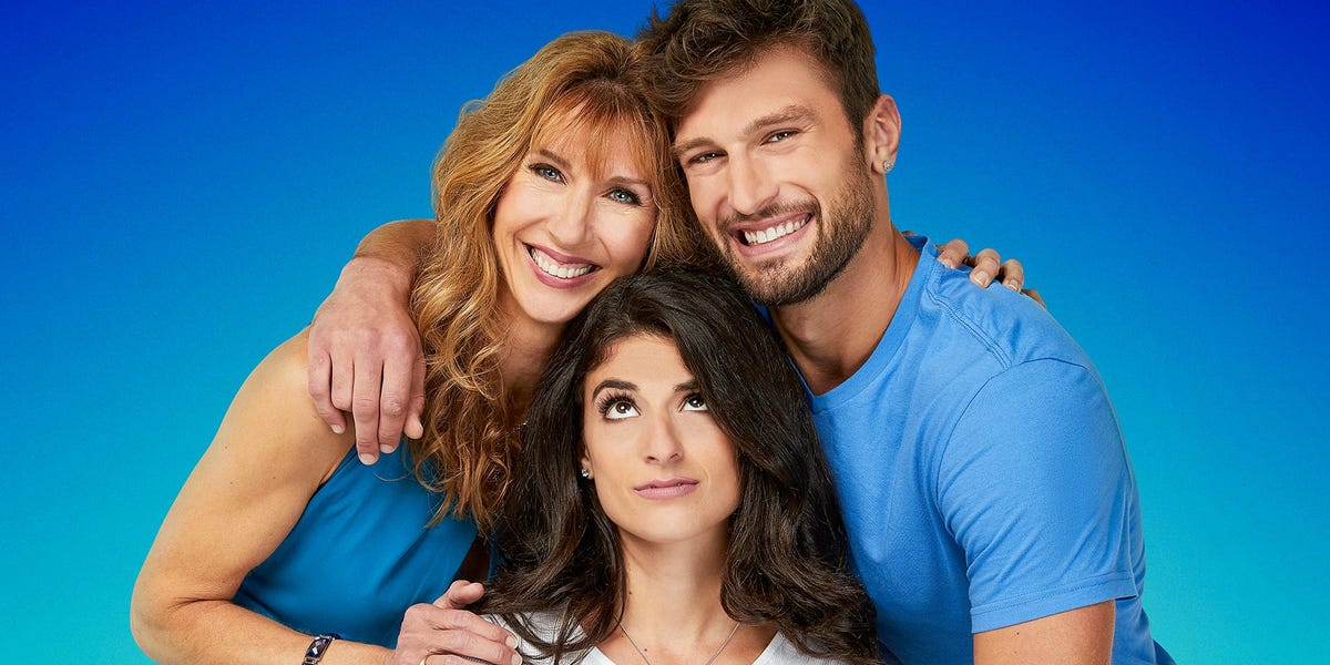 Conoce al autoproclamado 'niño de mamá' cuya madre intentó sabotear su compromiso y se presenta en su casa sin avisar