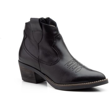 Par Y Medio Shoes Botines Botines camperos de piel by Par y Medio