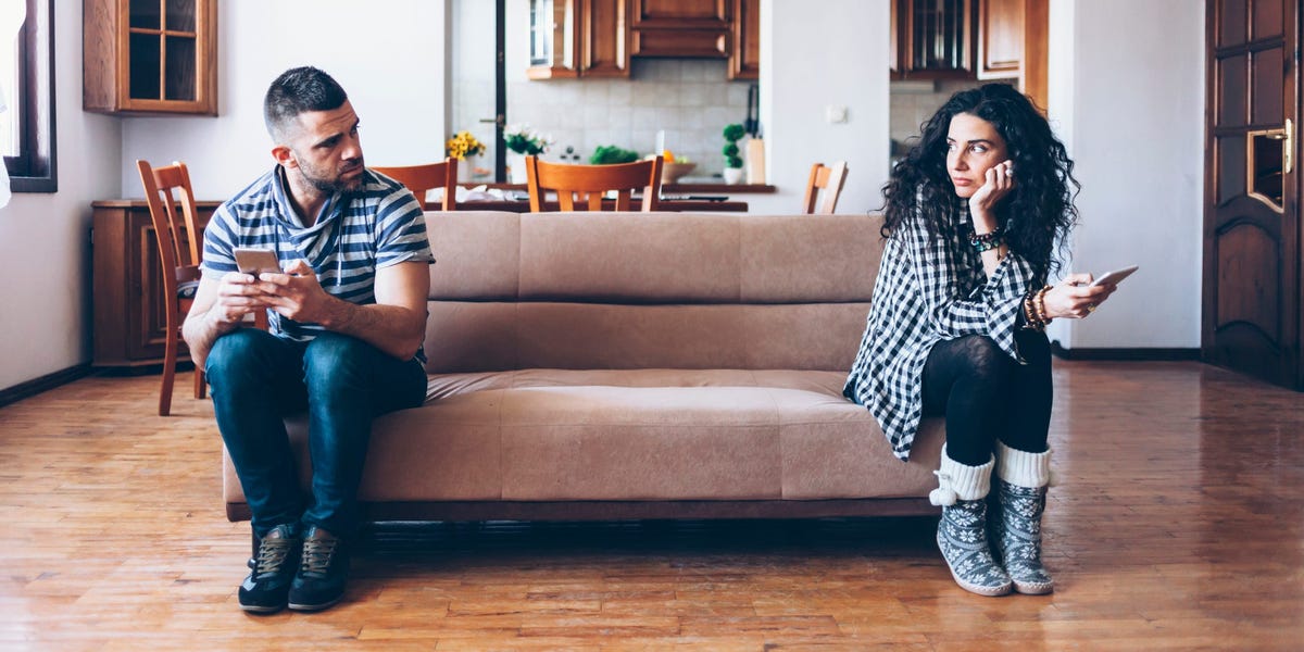 Cómo el vídeo del 'chico del sofá' de TikTok se descontroló y se convirtió en objeto de especulaciones virales de engaño